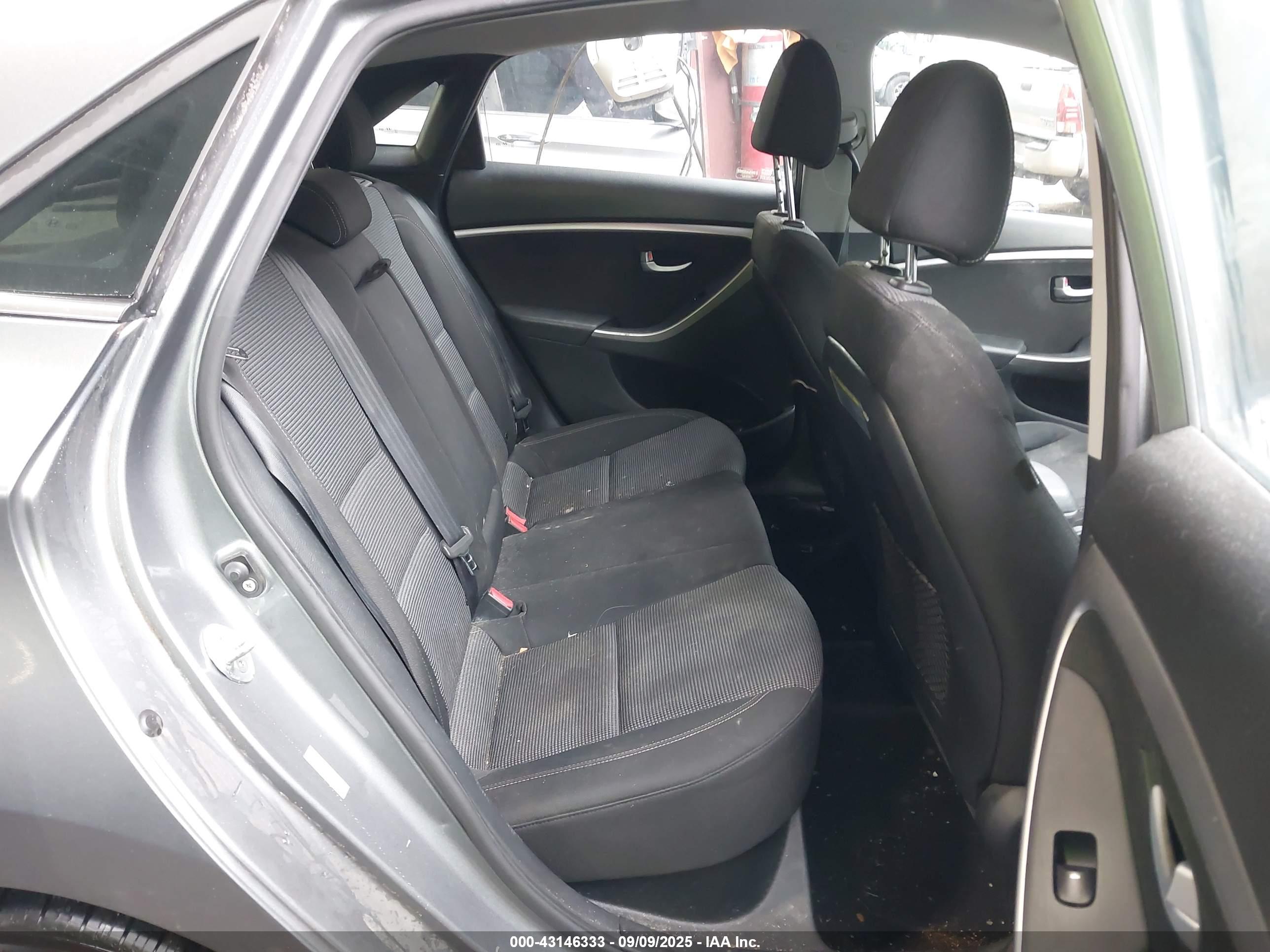 HYUNDAI ELANTRA image 8