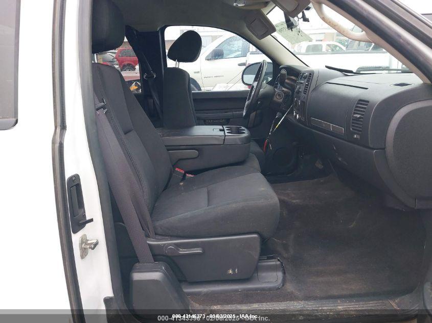 CHEVROLET SILVERADO image 5