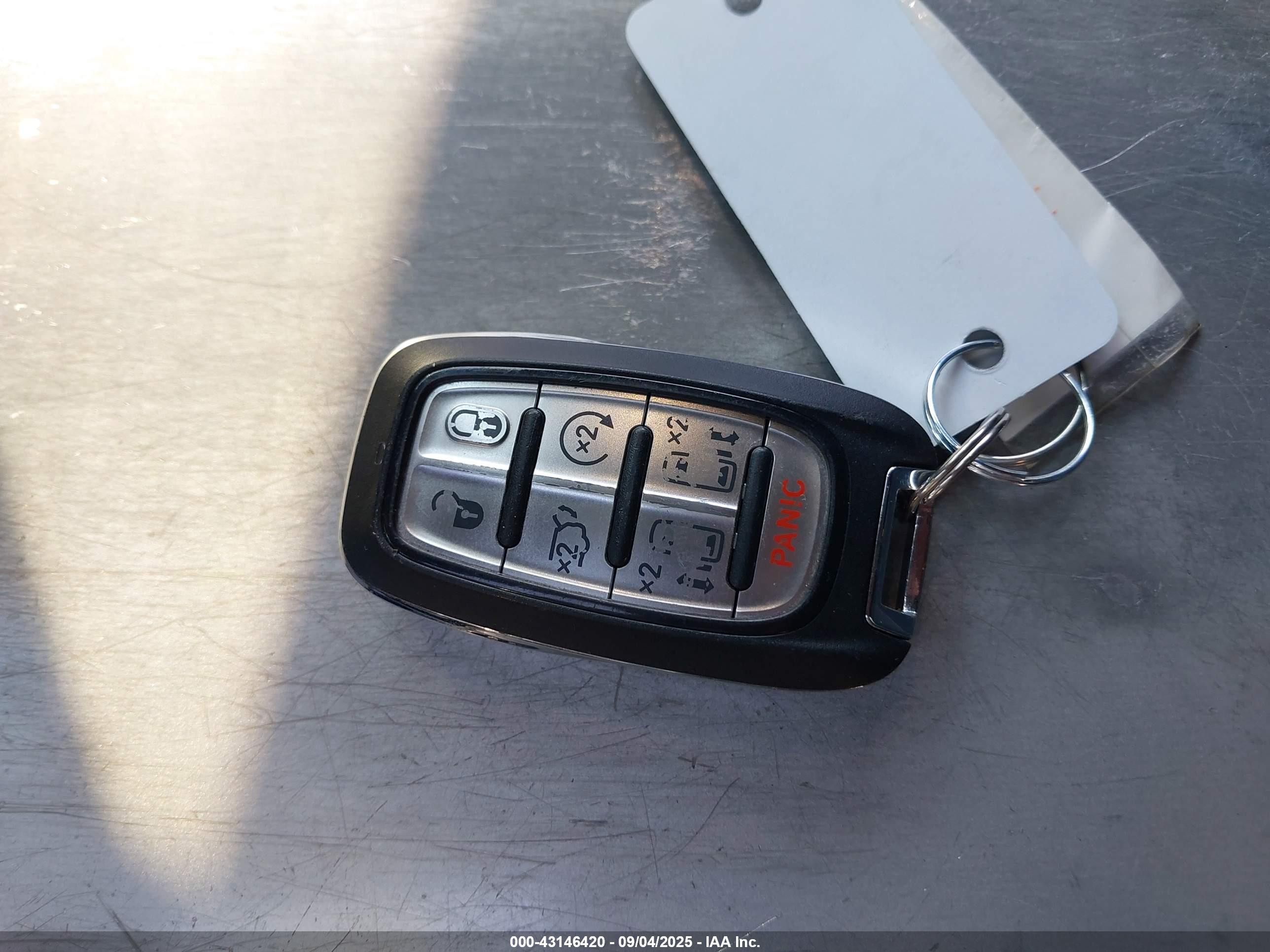 CHRYSLER PACIFICA image 11