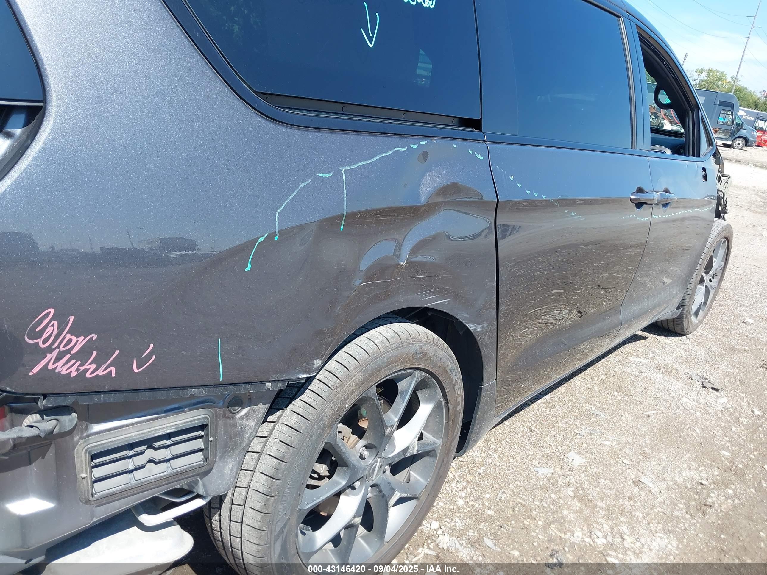CHRYSLER PACIFICA image 6