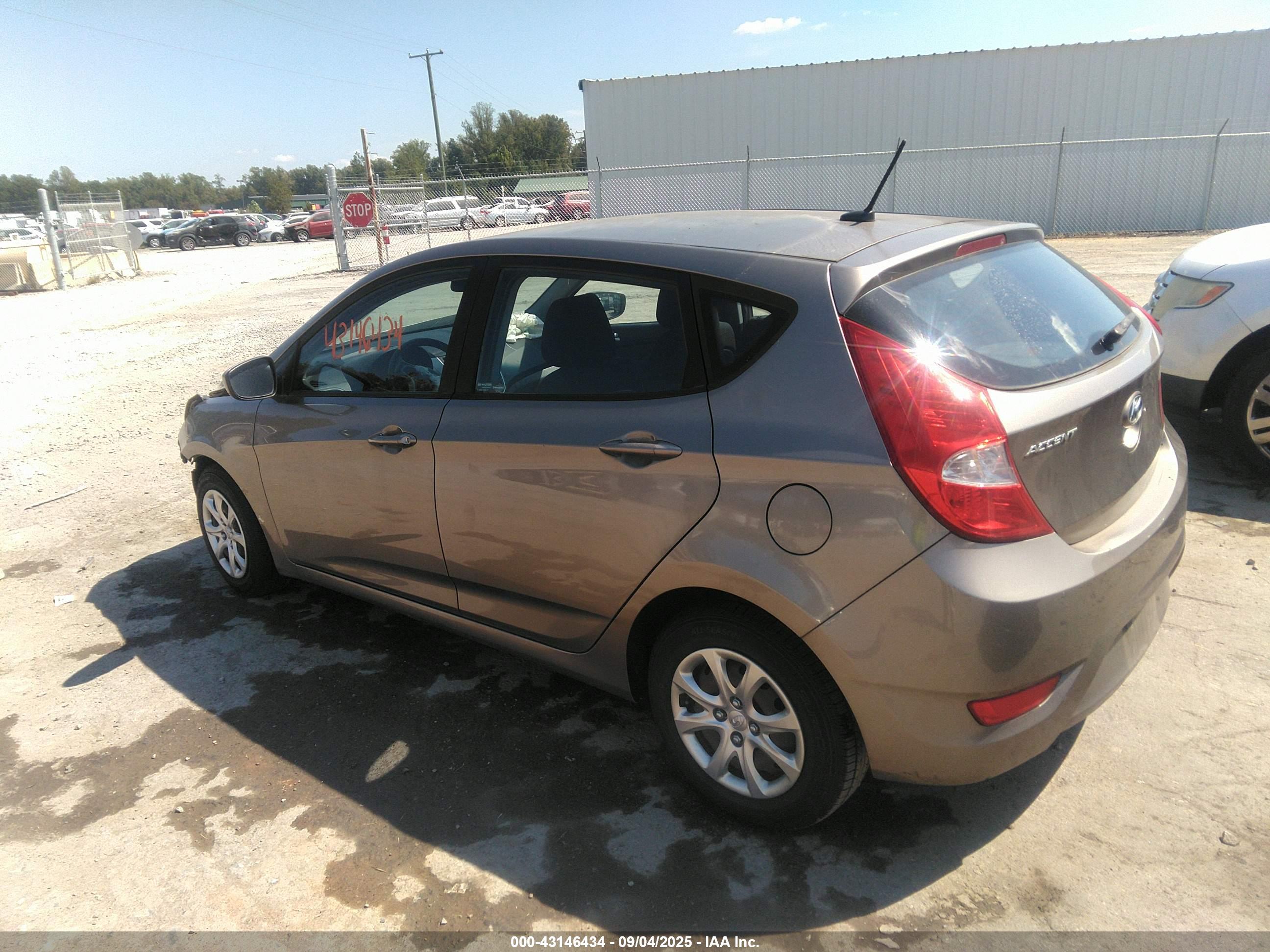 HYUNDAI ACCENT image 3
