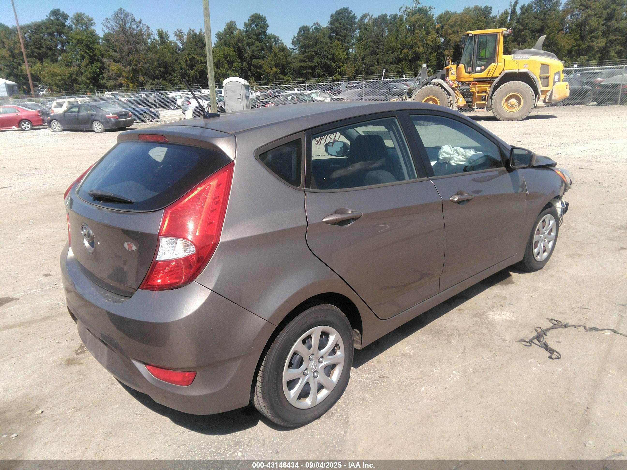 HYUNDAI ACCENT image 4