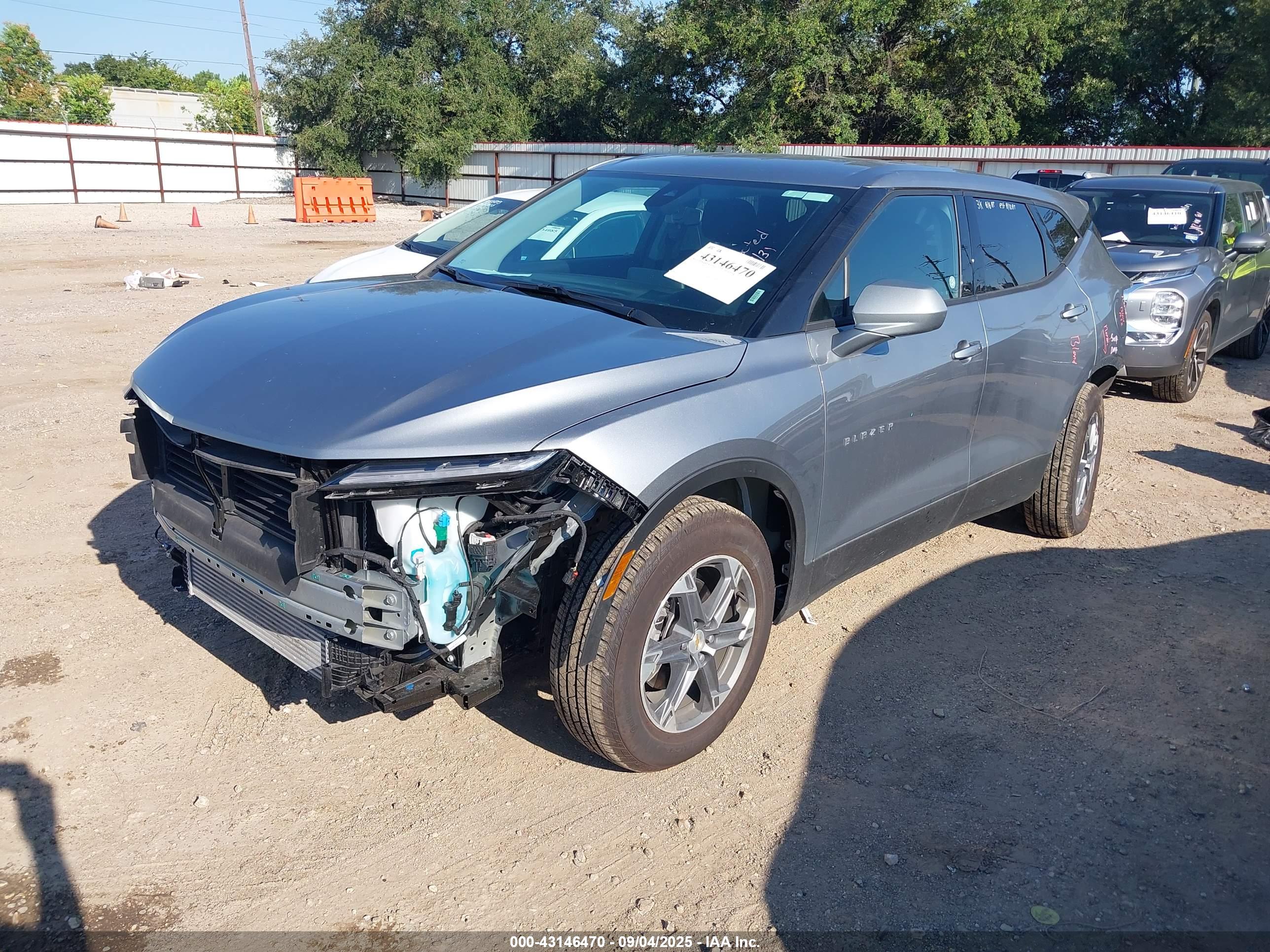 CHEVROLET BLAZER image 2