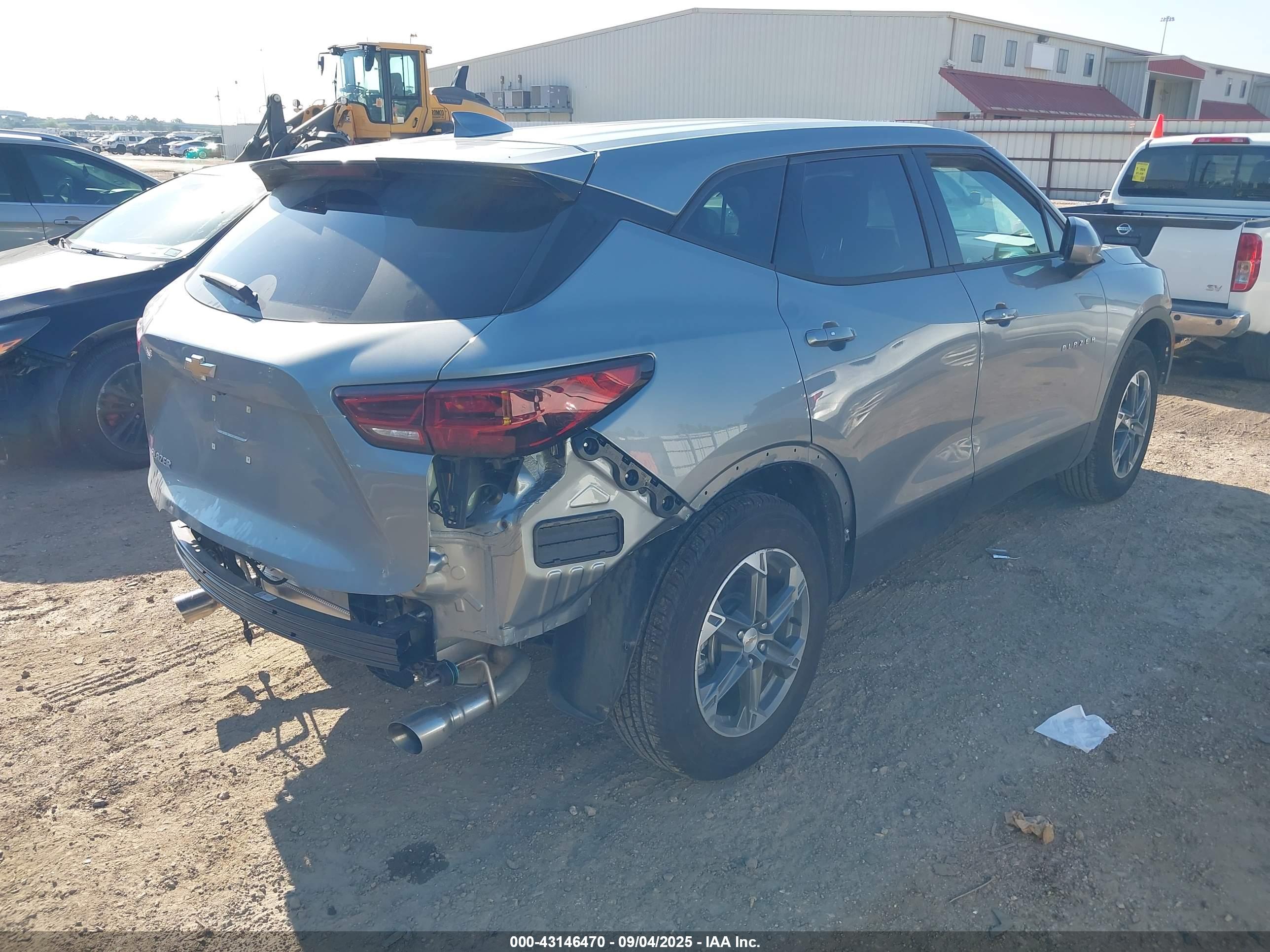 CHEVROLET BLAZER image 4