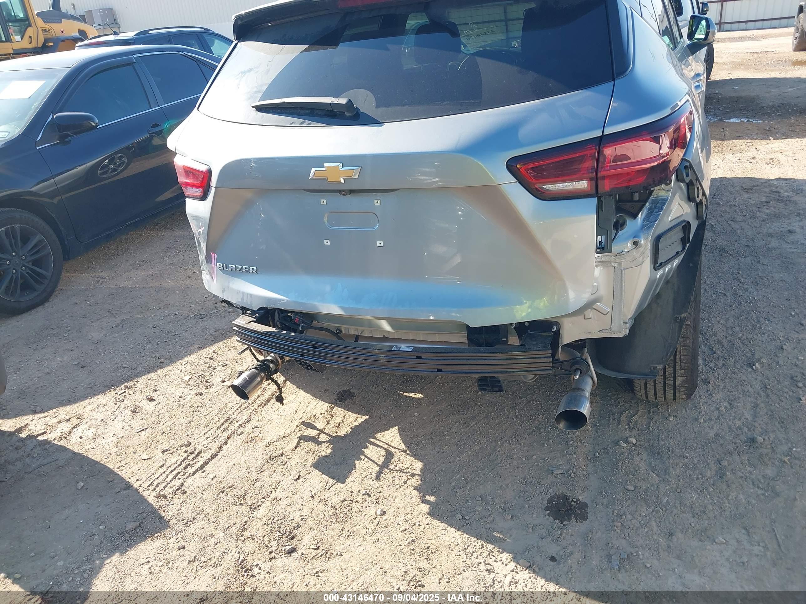 CHEVROLET BLAZER image 6