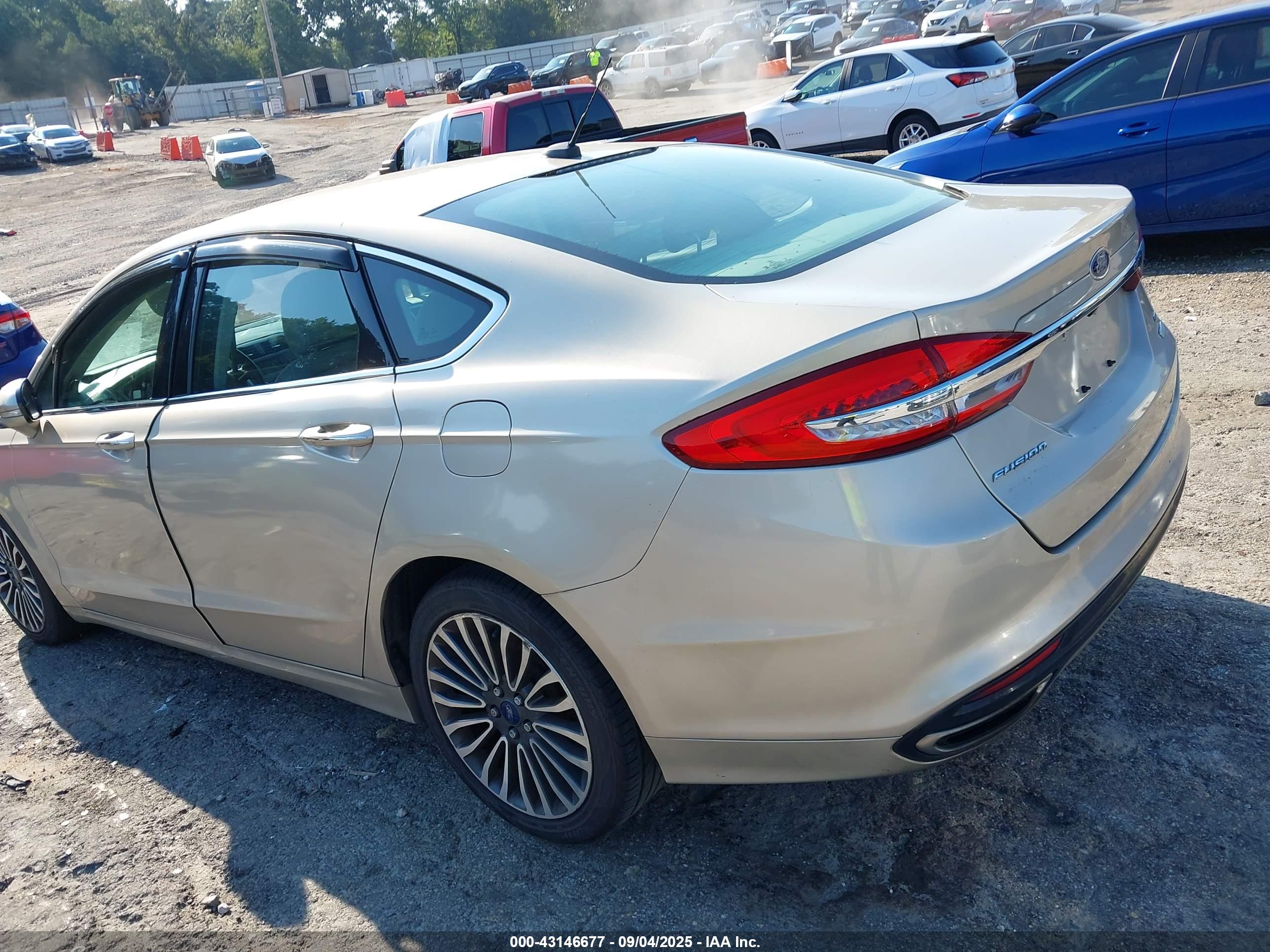FORD FUSION image 3