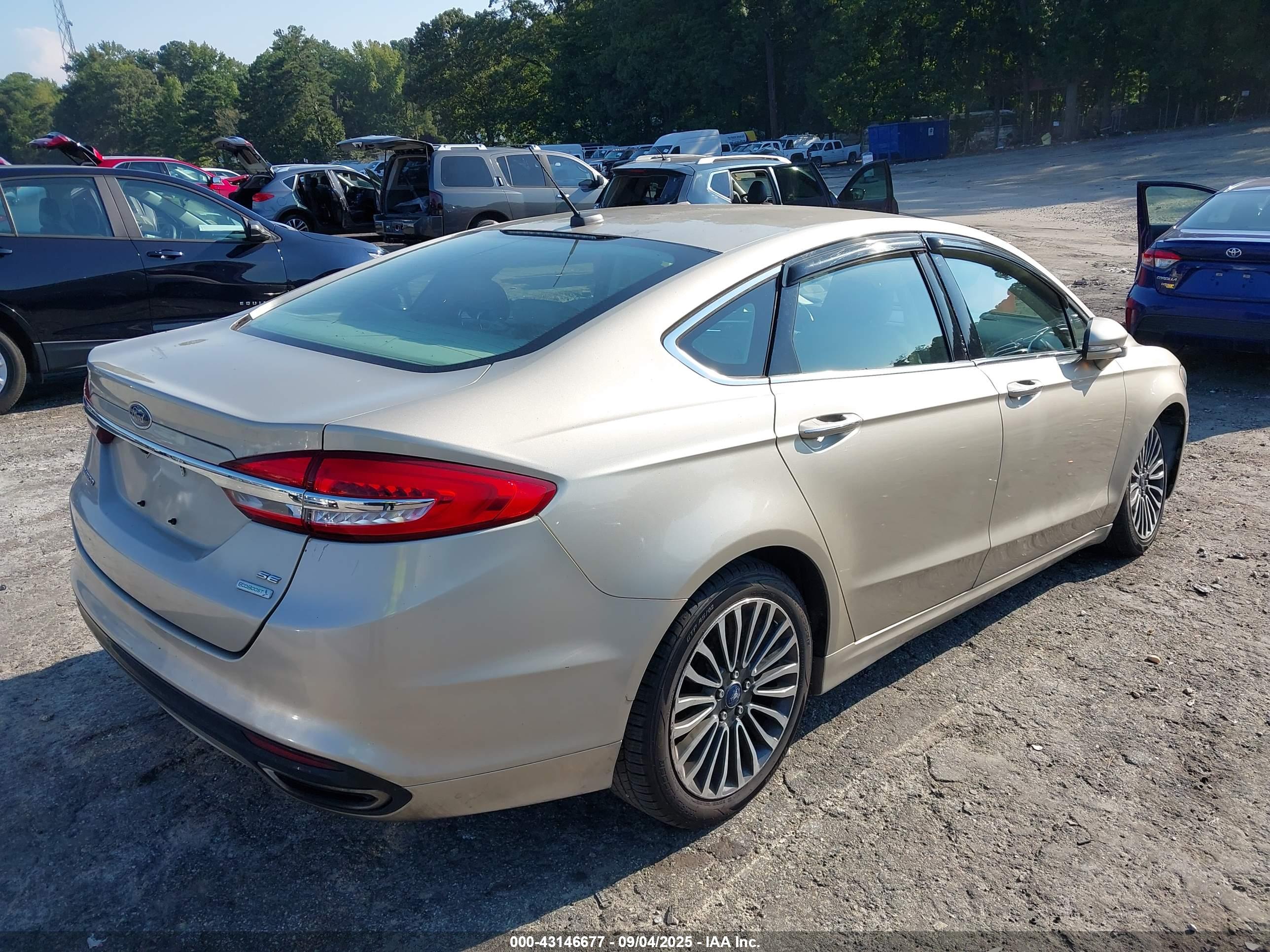 FORD FUSION image 4