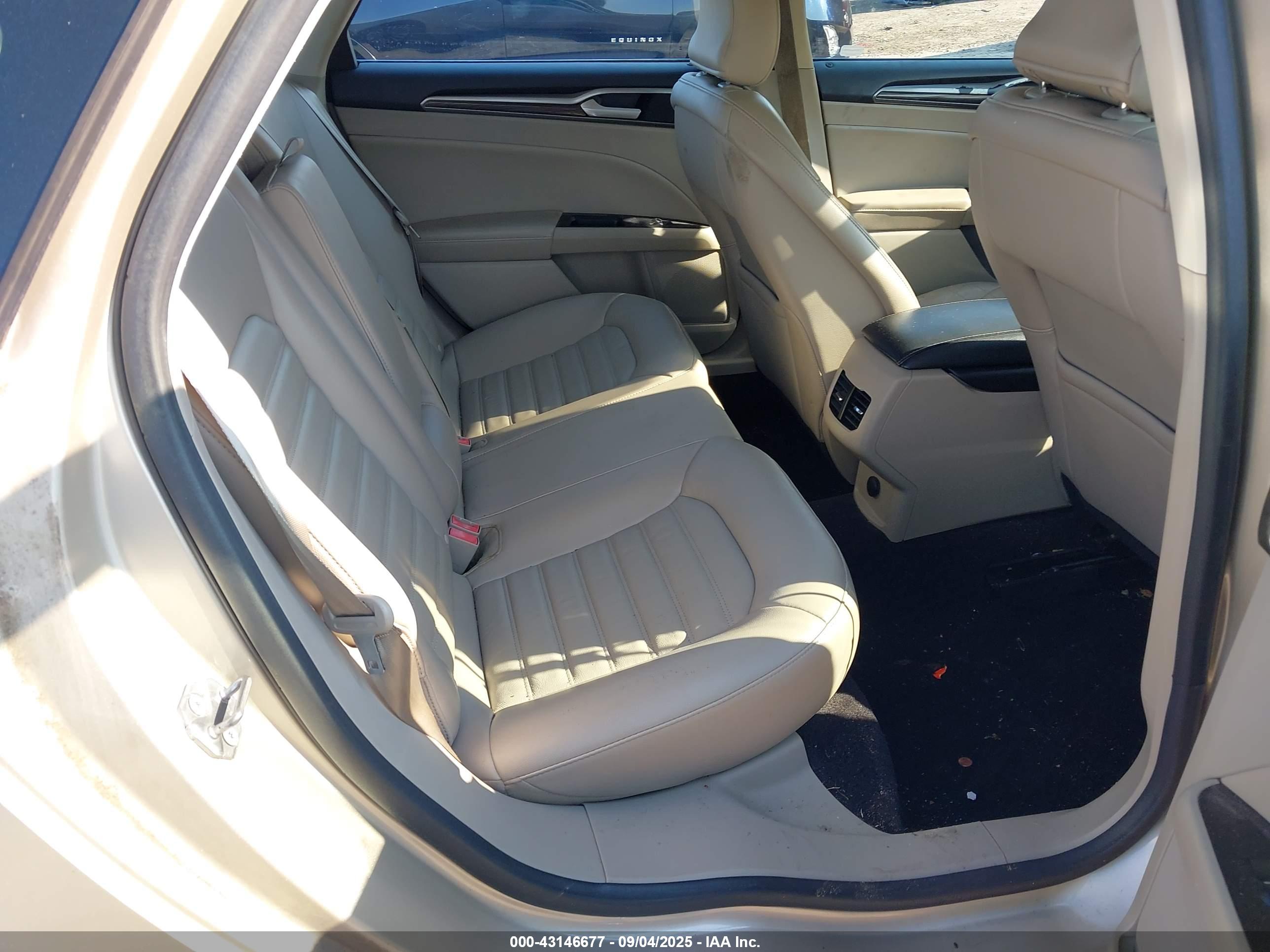 FORD FUSION image 8