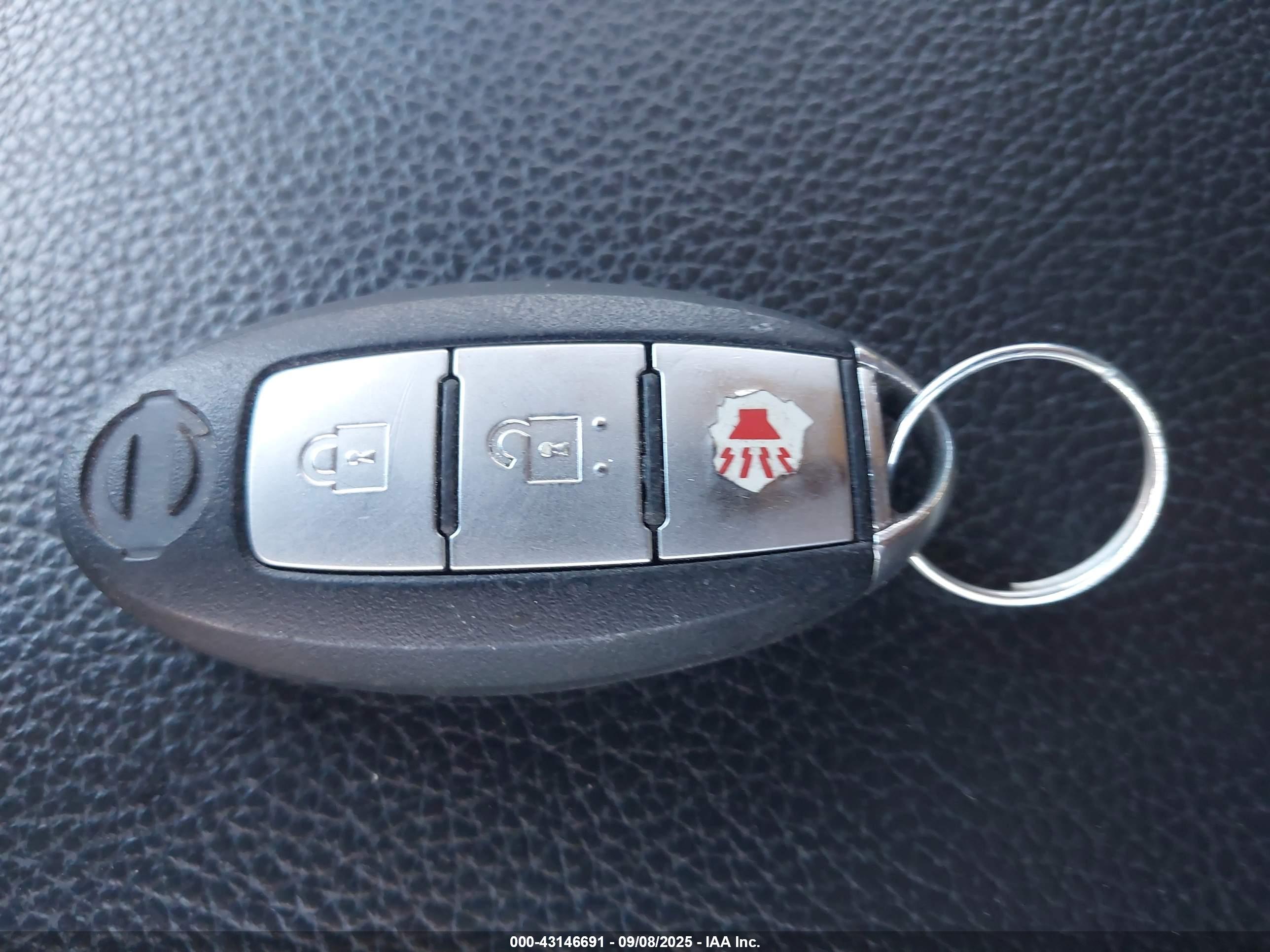 NISSAN TITAN image 11