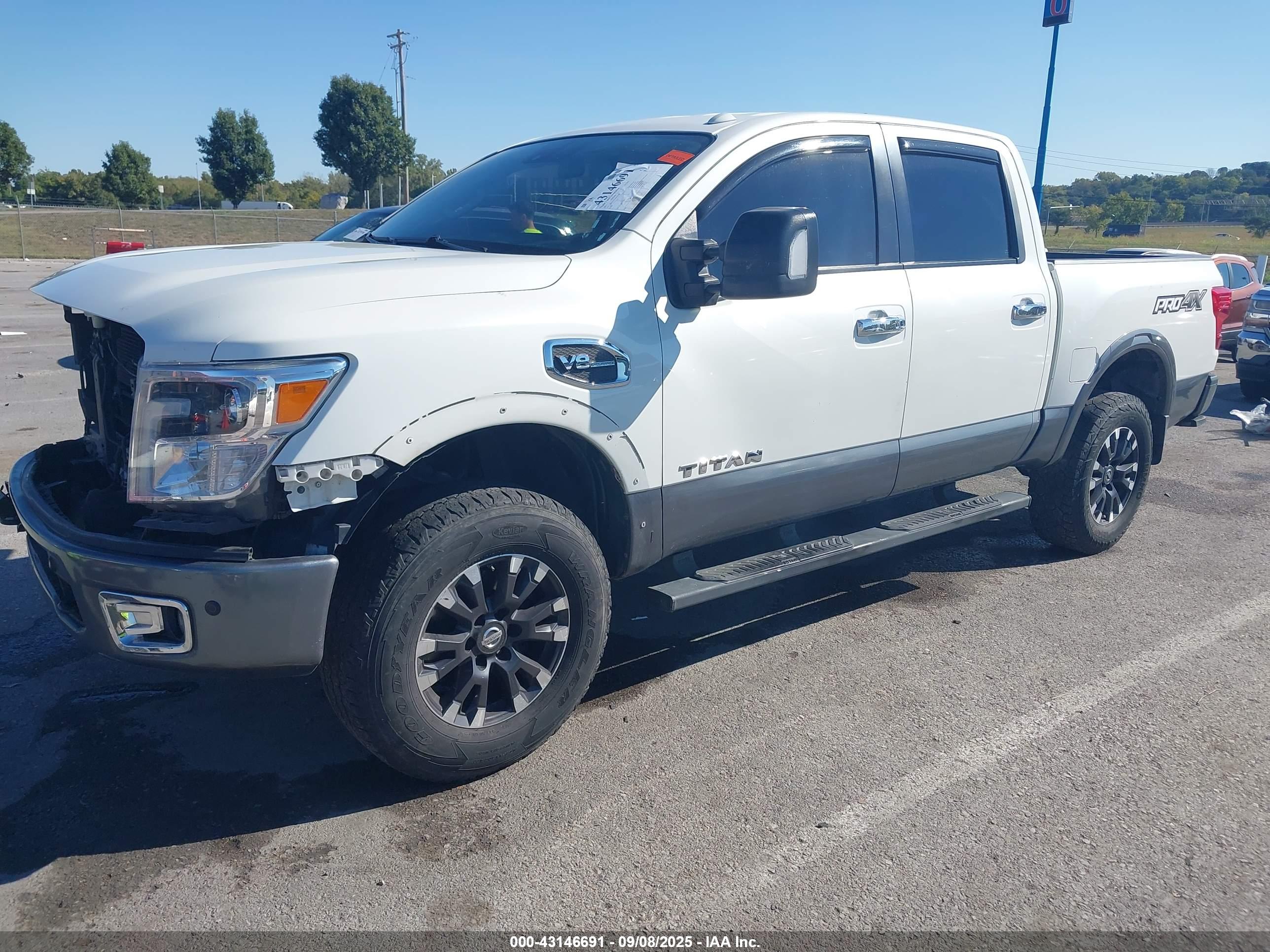 NISSAN TITAN image 2