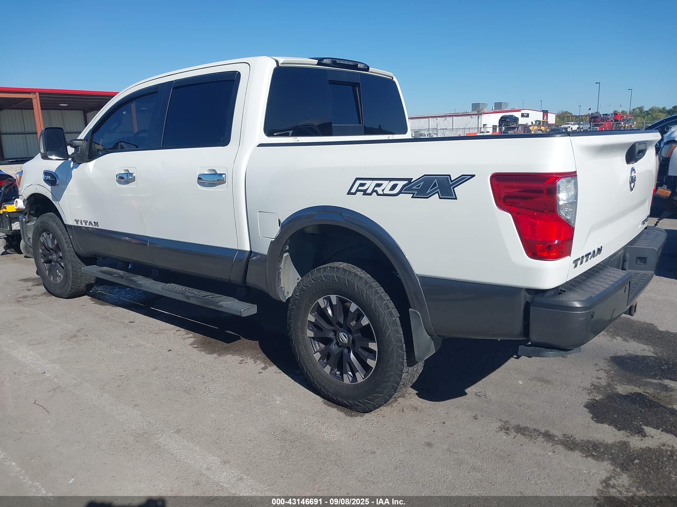NISSAN TITAN image 3
