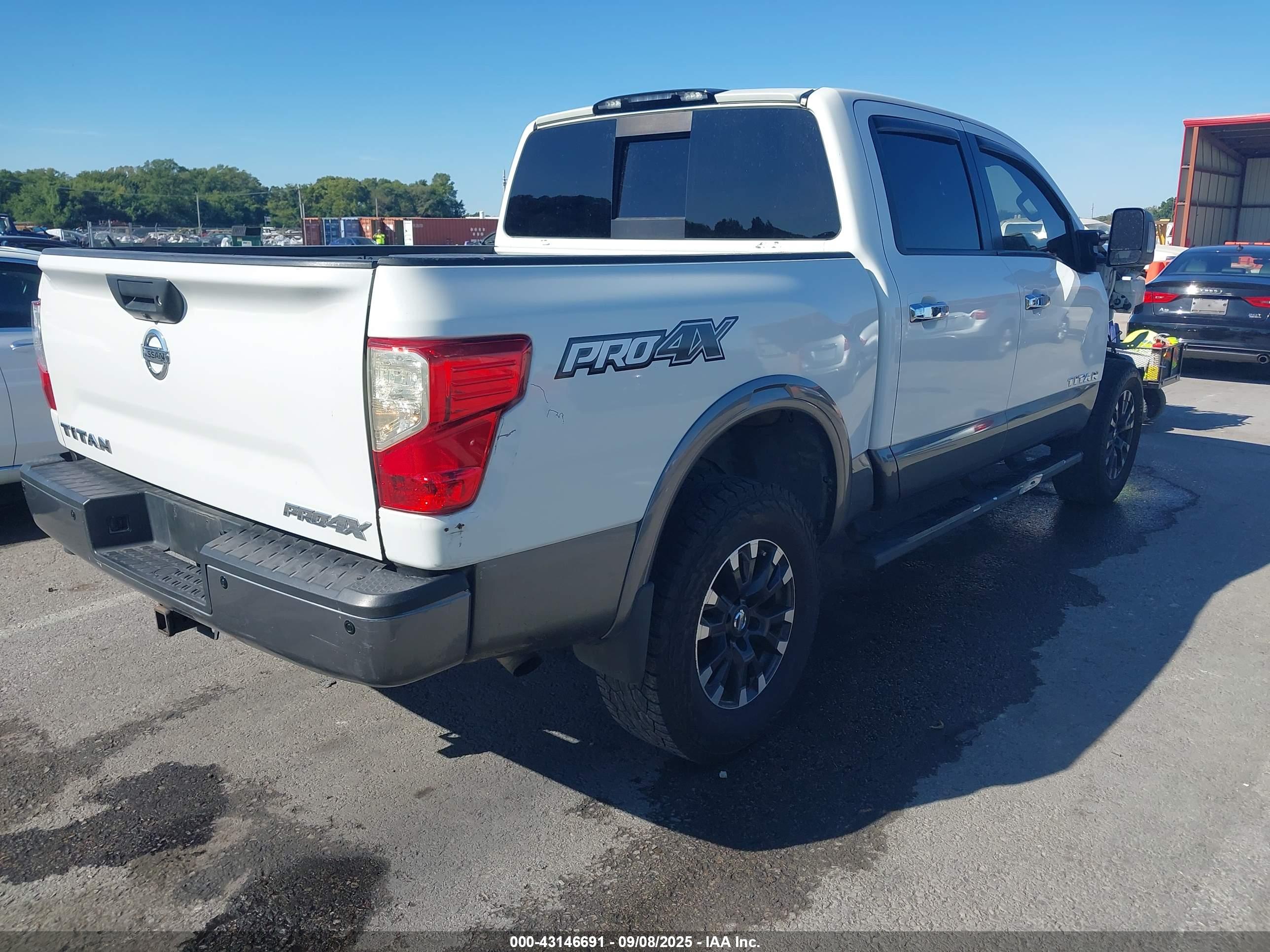NISSAN TITAN image 4