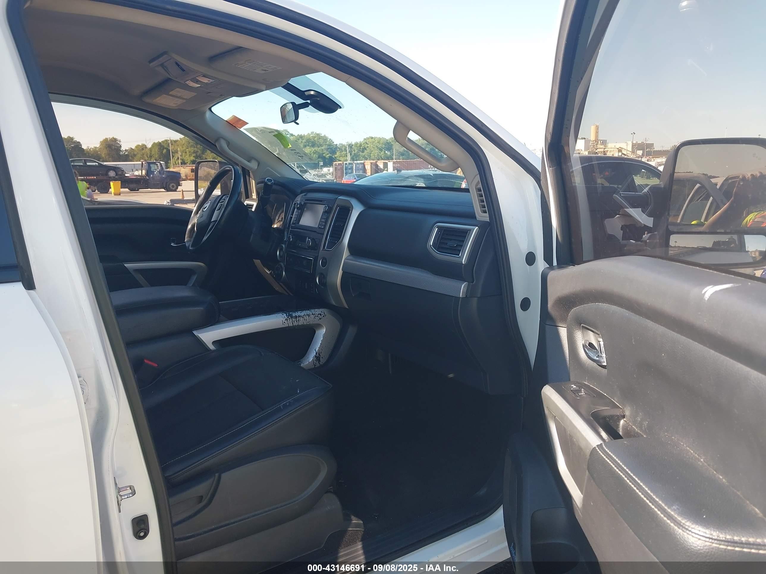 NISSAN TITAN image 5