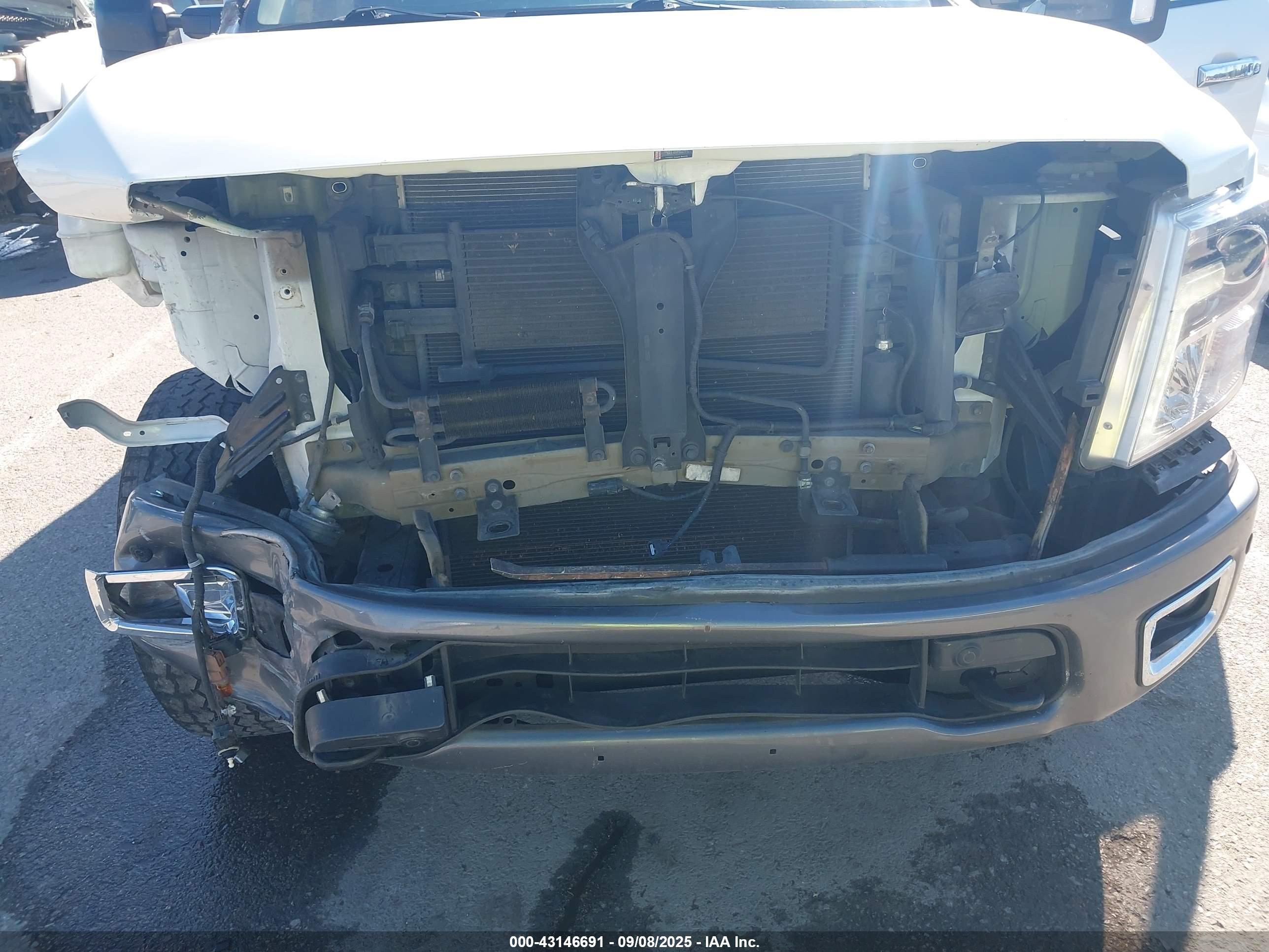 NISSAN TITAN image 6