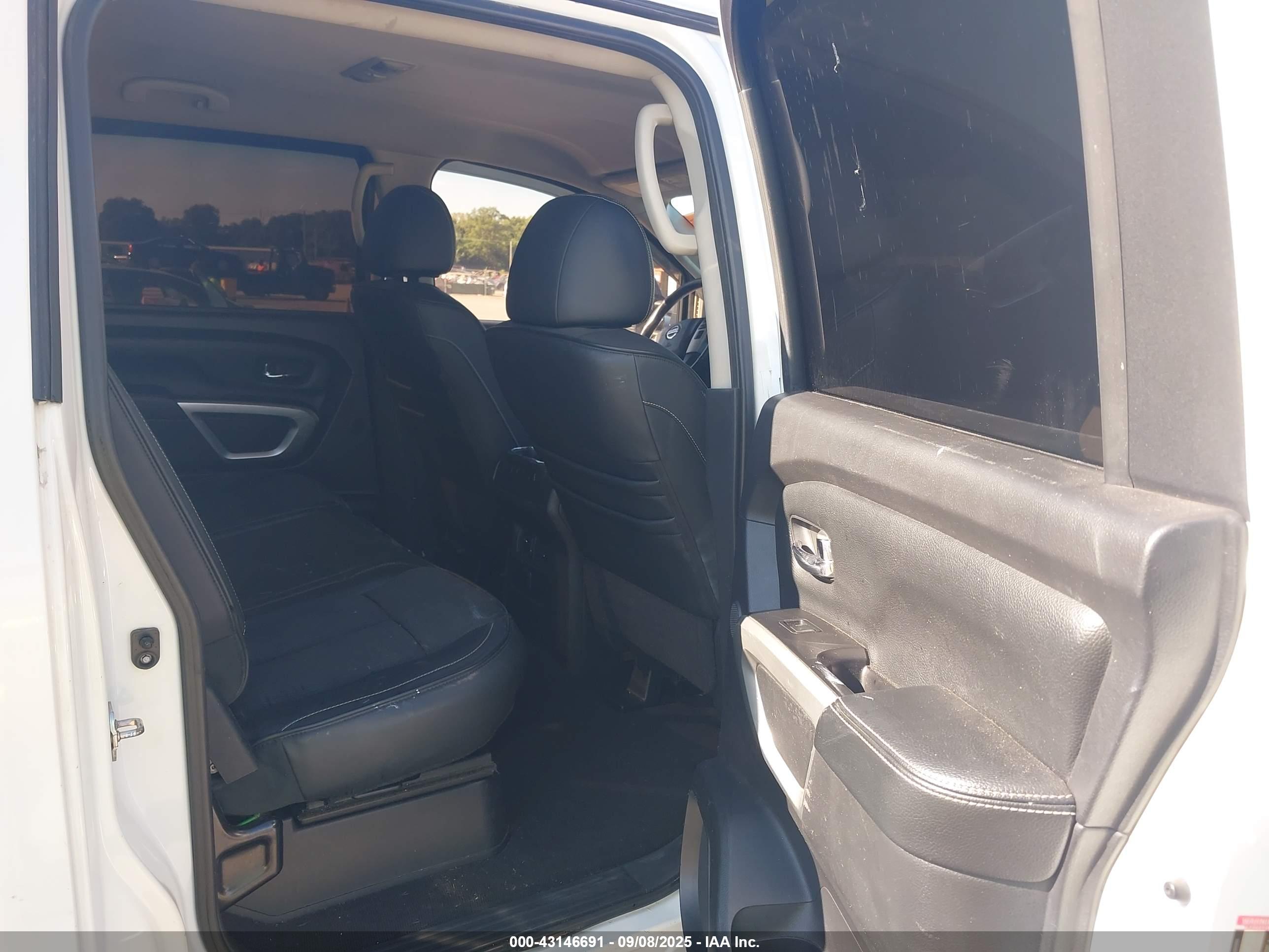 NISSAN TITAN image 8
