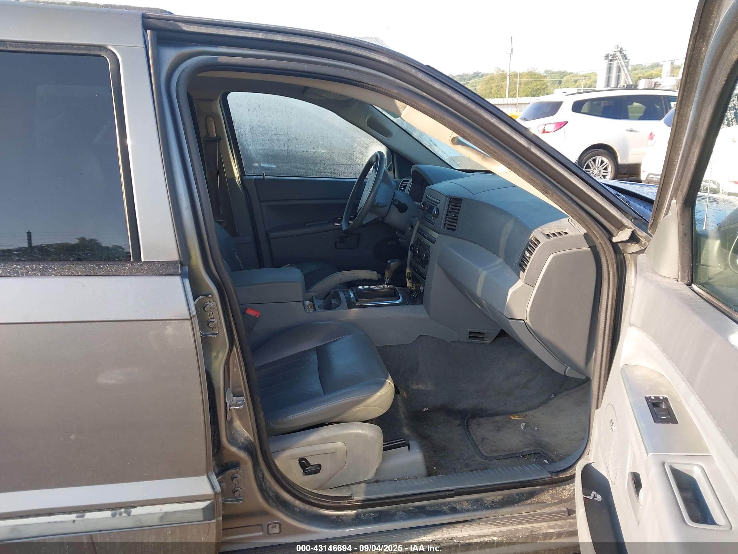 JEEP GRAND image 5
