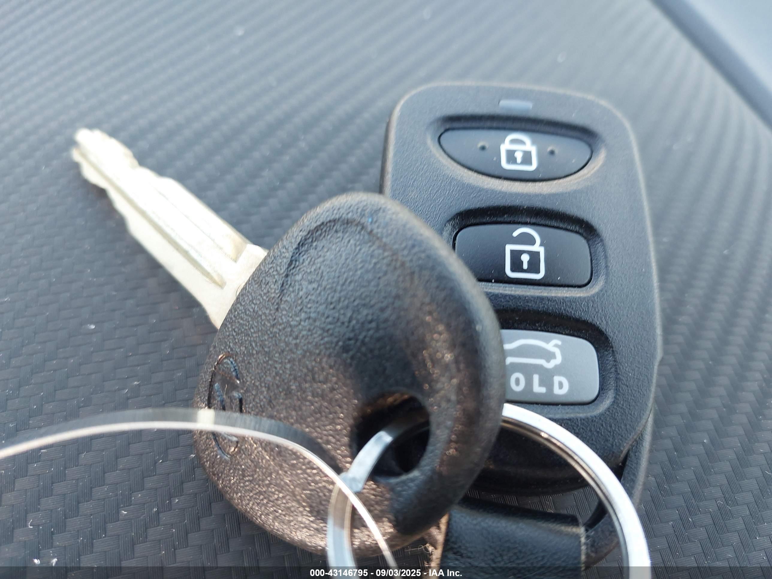 HYUNDAI ELANTRA image 11