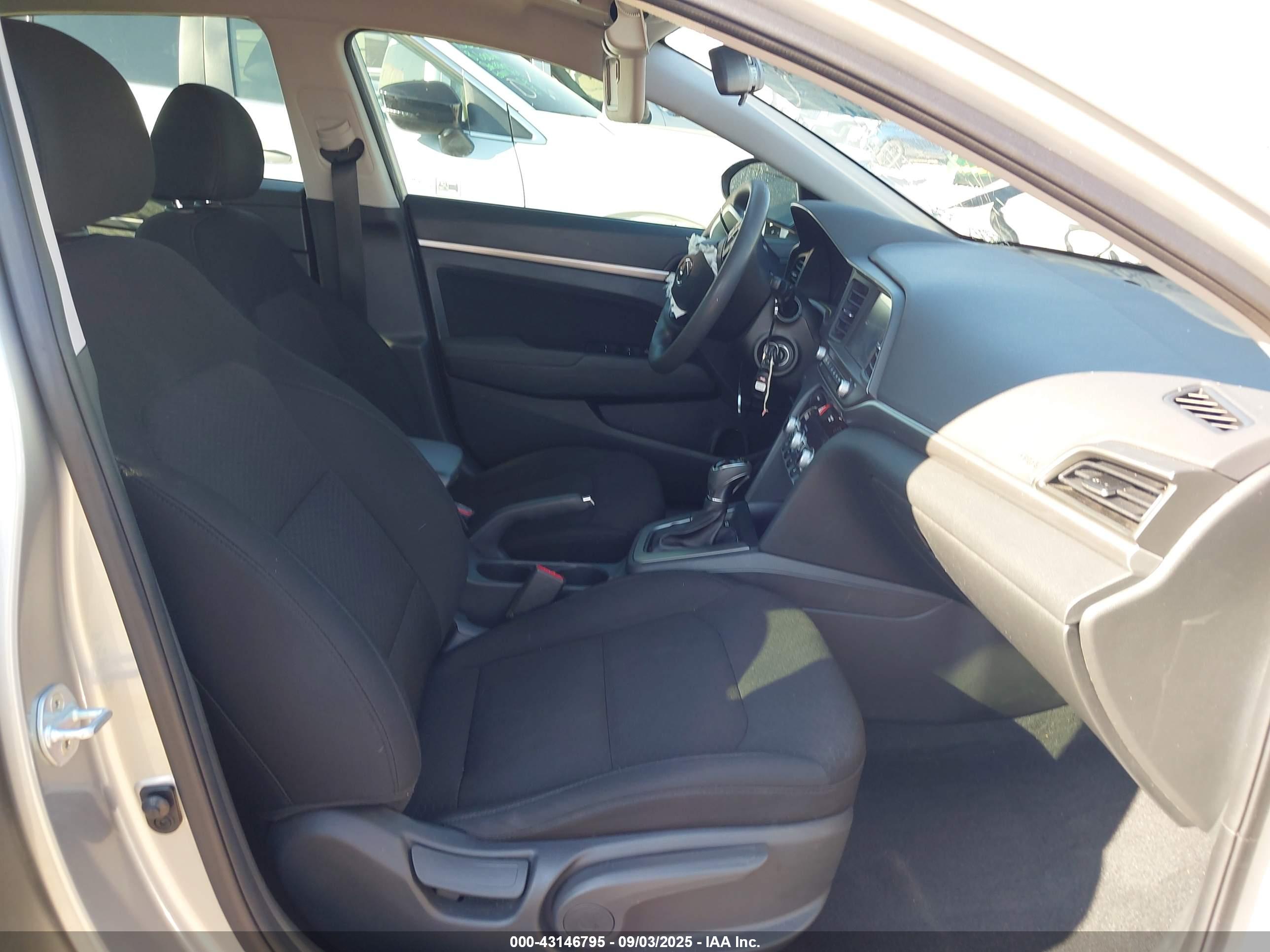 HYUNDAI ELANTRA image 5
