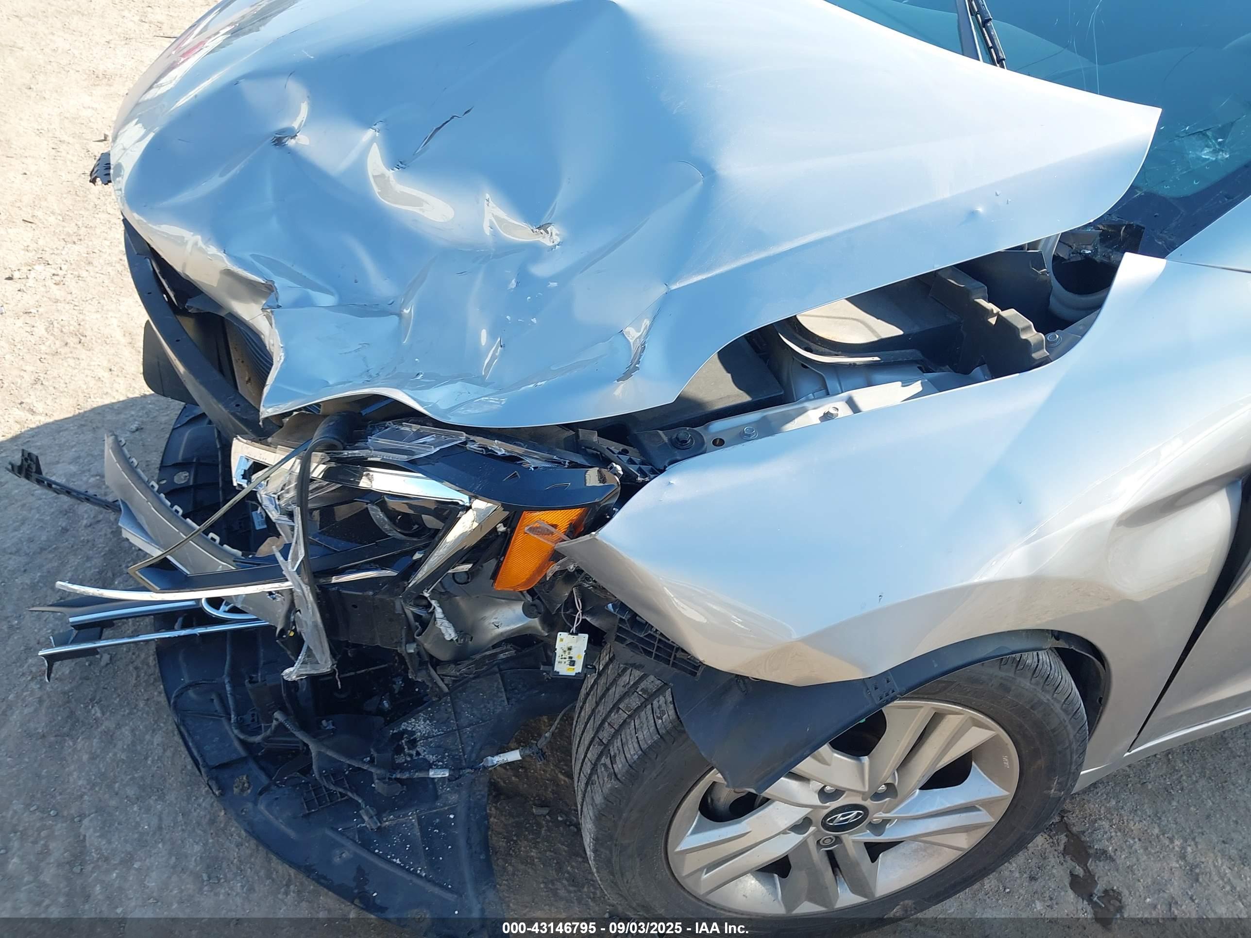 HYUNDAI ELANTRA image 6