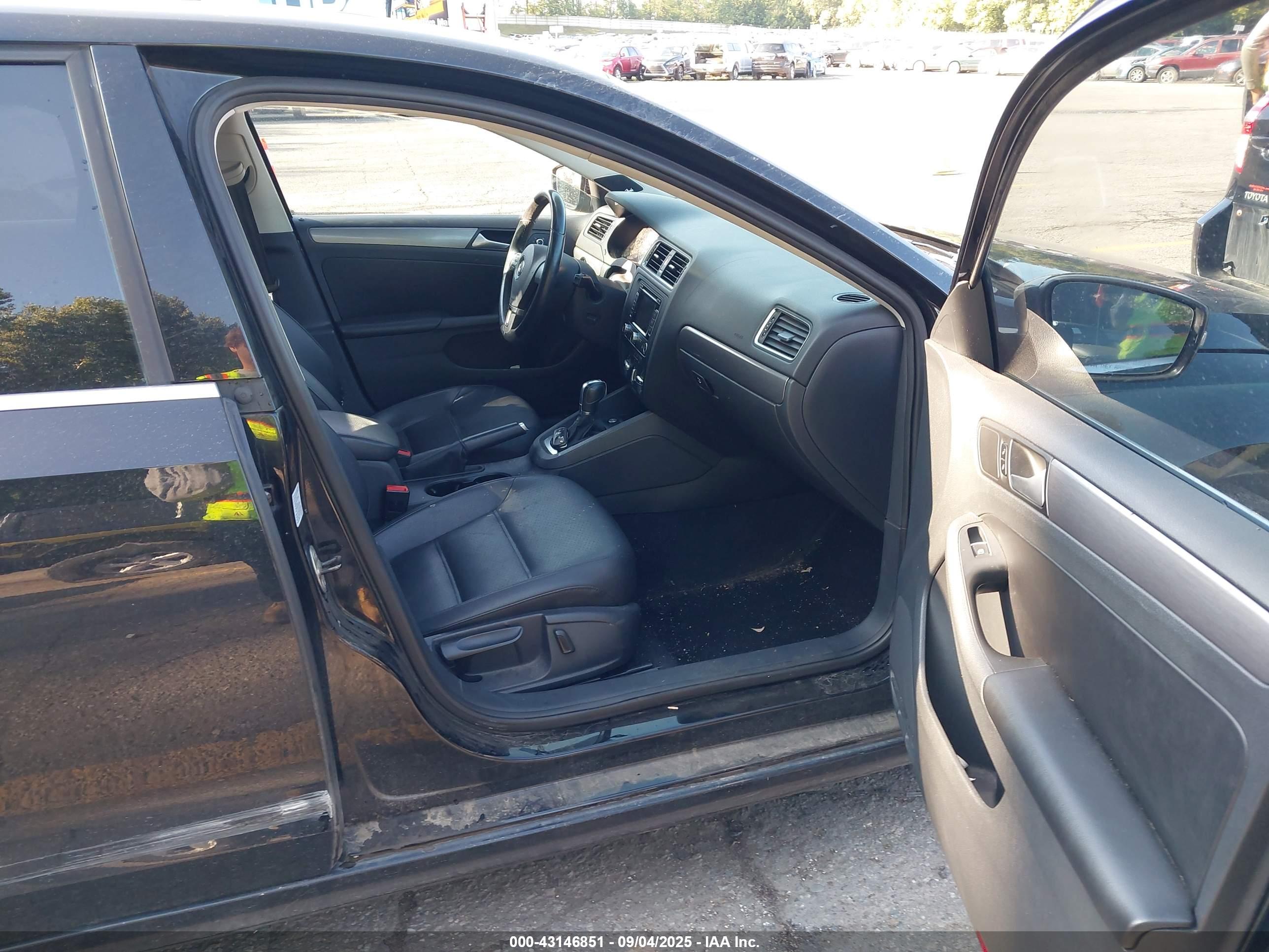 VOLKSWAGEN JETTA image 5