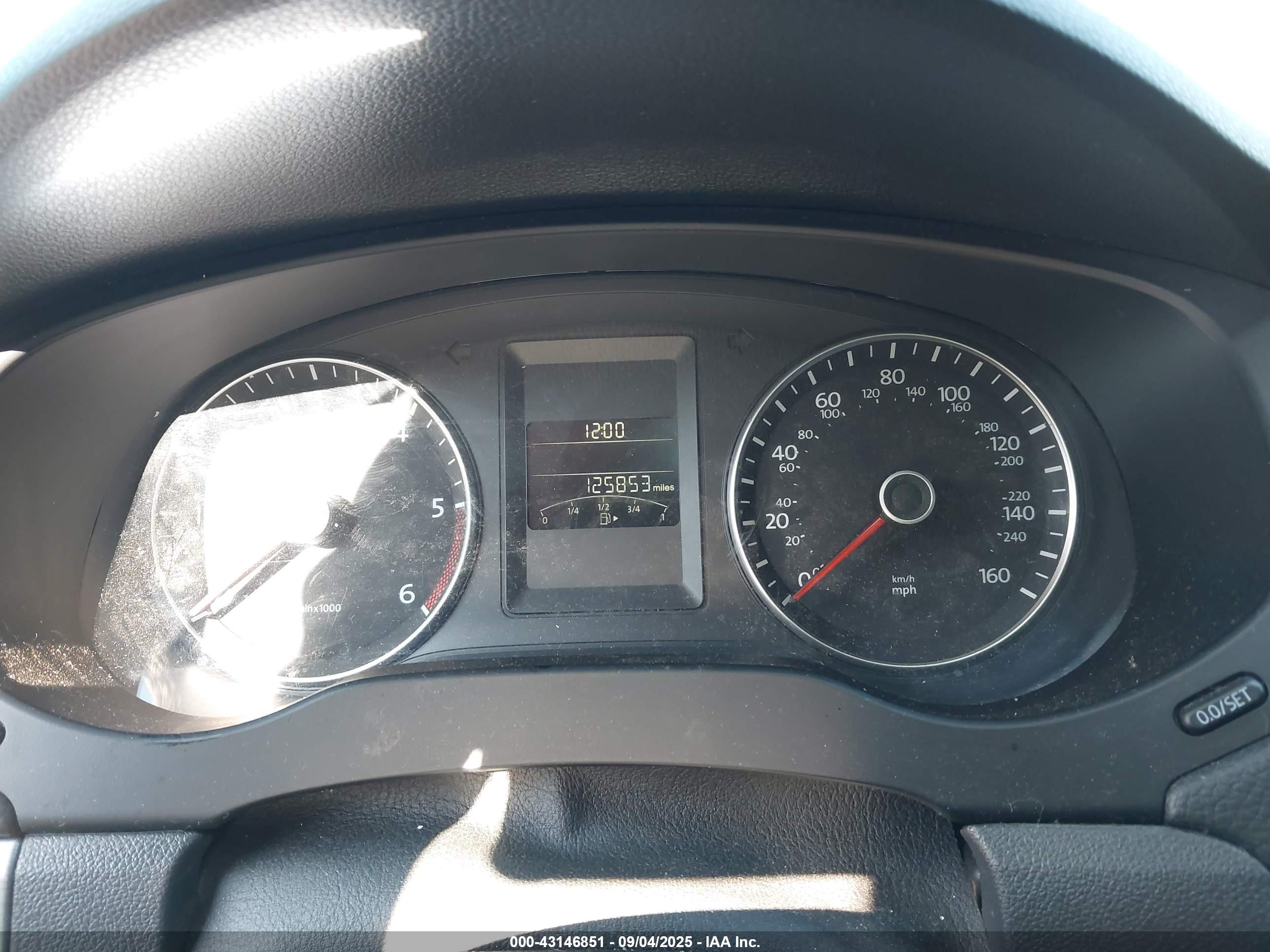 VOLKSWAGEN JETTA image 7