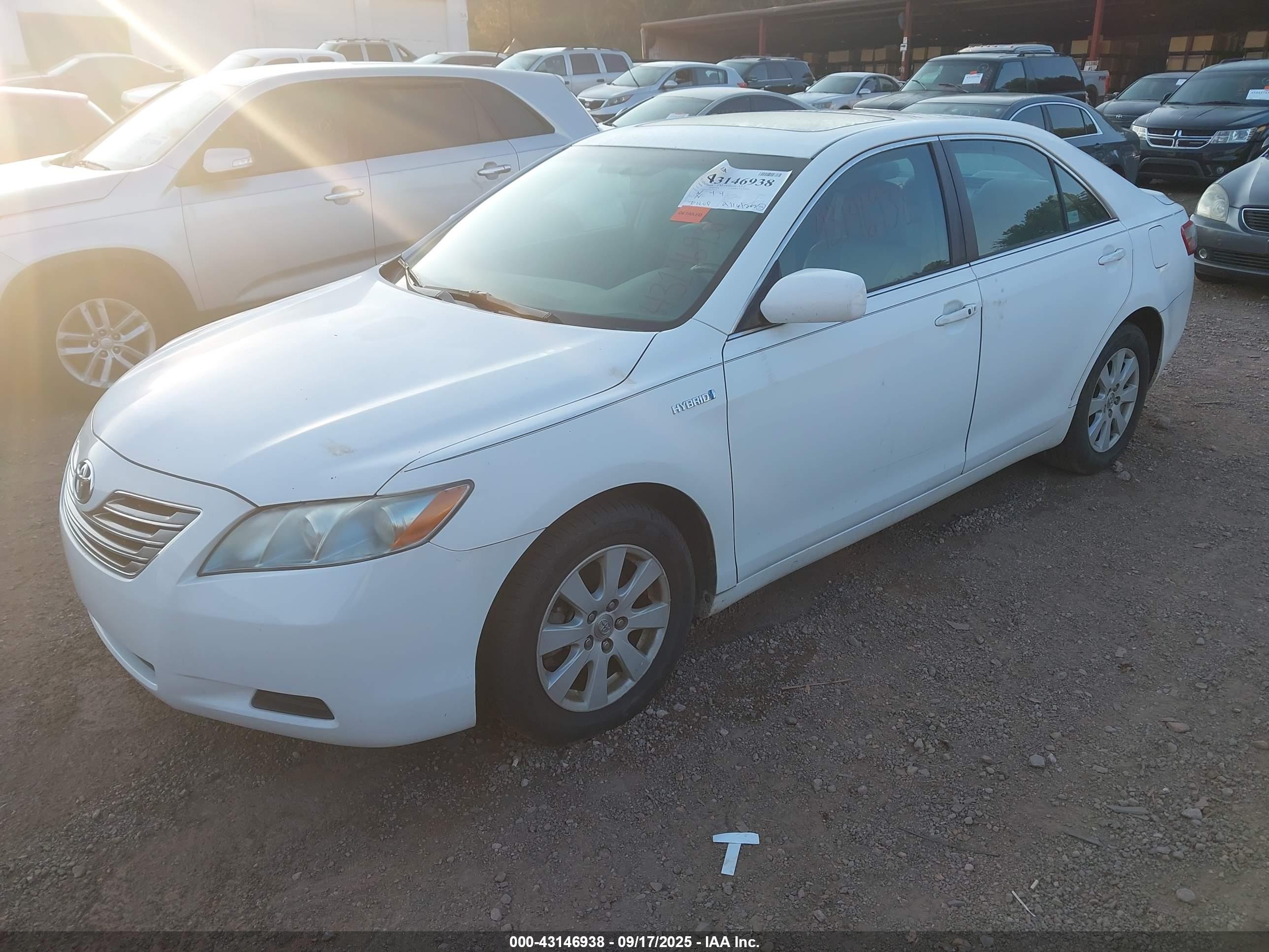 TOYOTA CAMRY image 2