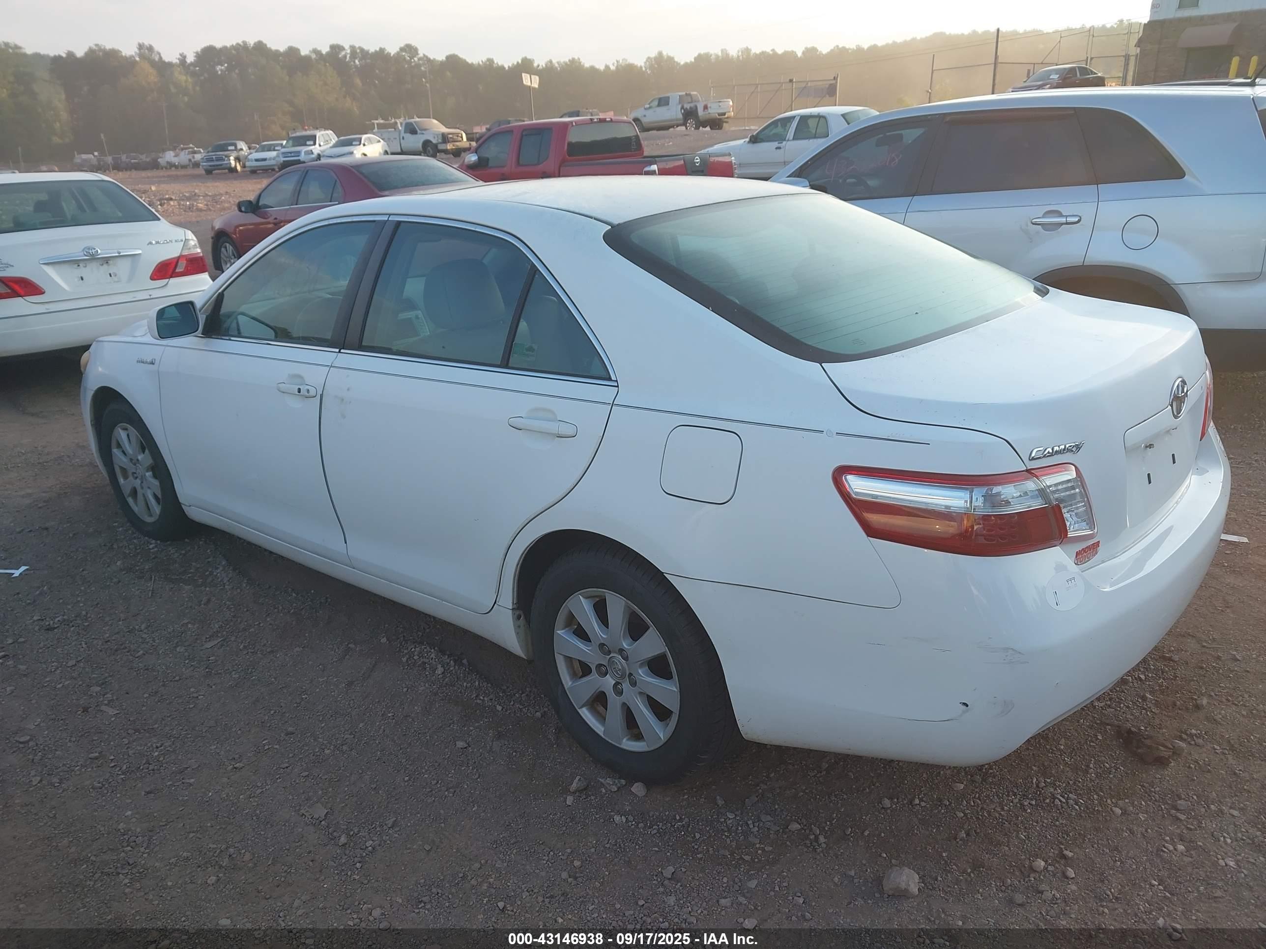 TOYOTA CAMRY image 3