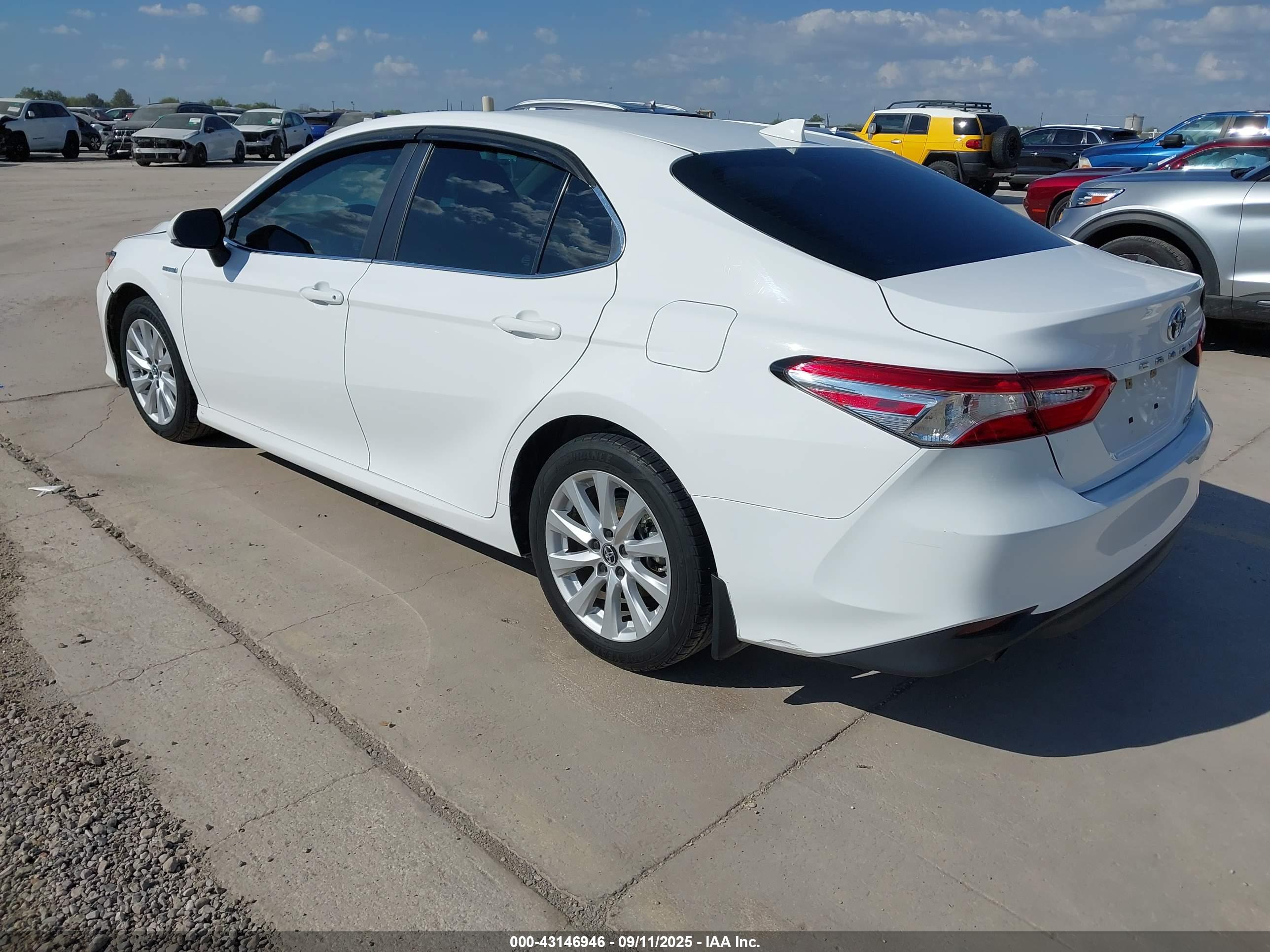 TOYOTA CAMRY image 3