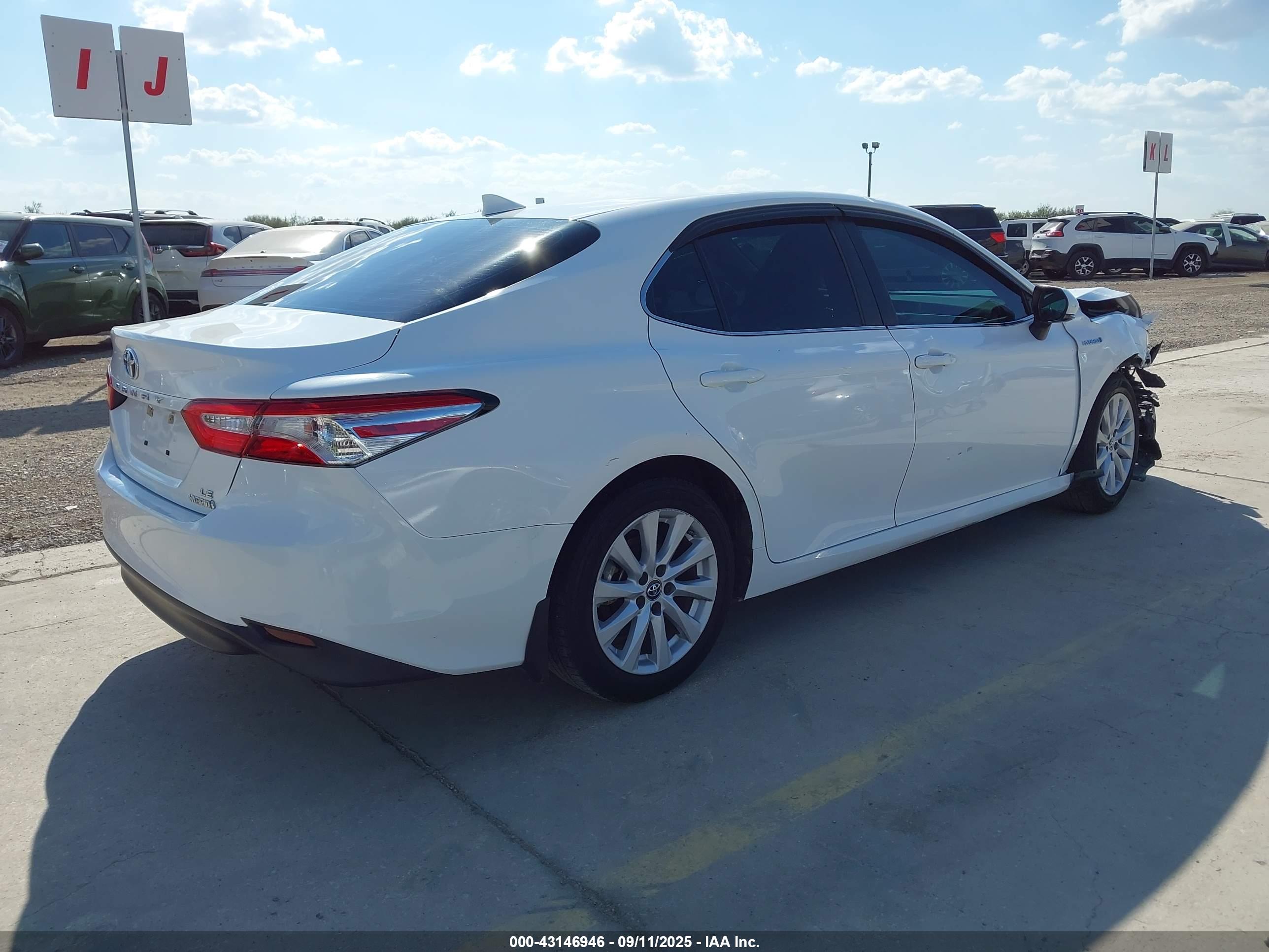 TOYOTA CAMRY image 4