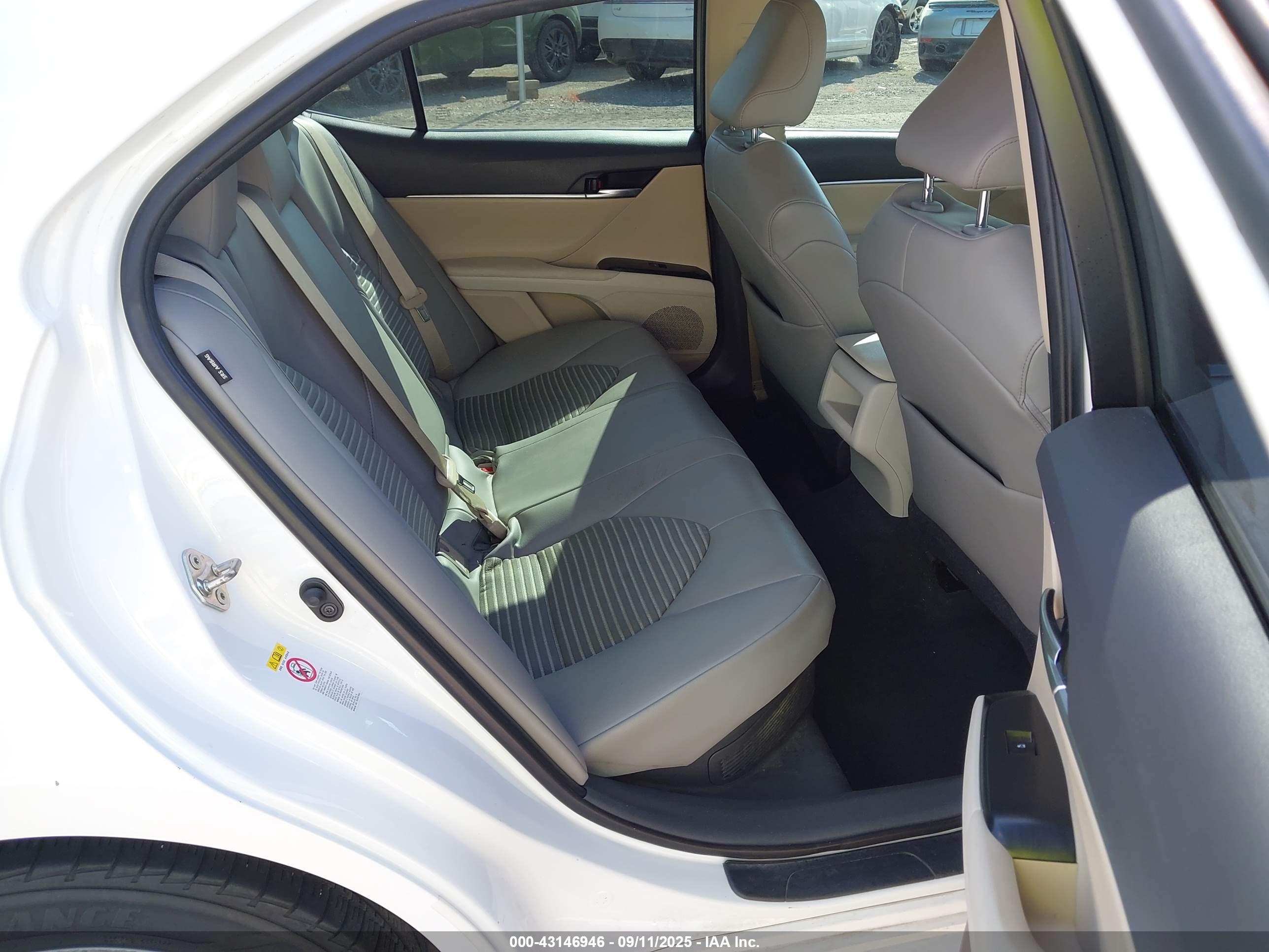 TOYOTA CAMRY image 8