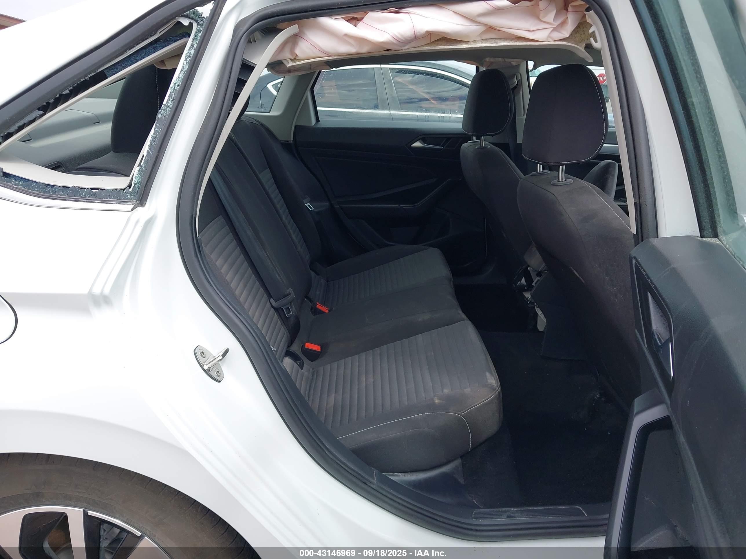 VOLKSWAGEN JETTA image 8