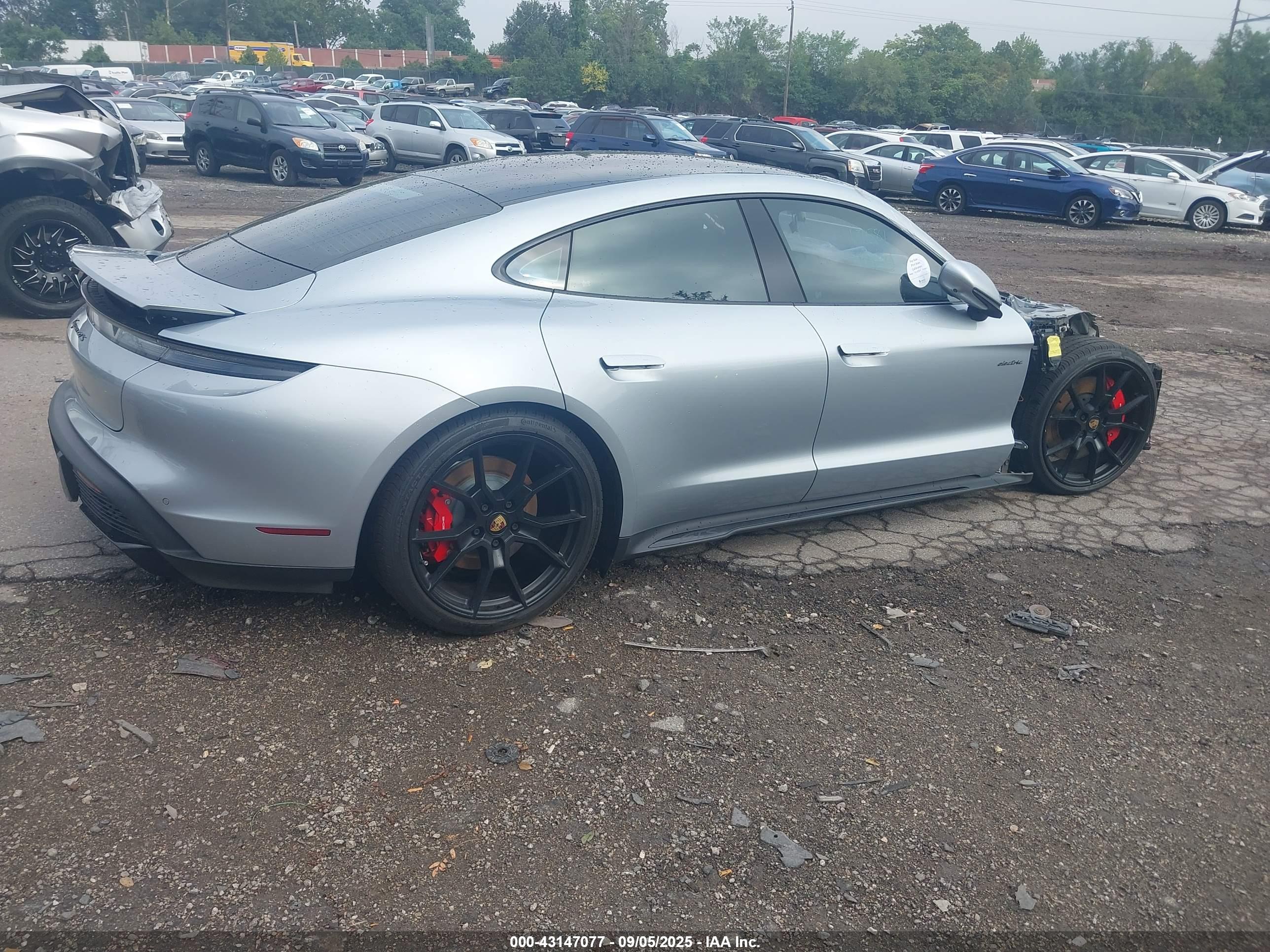 PORSCHE TAYCAN image 4