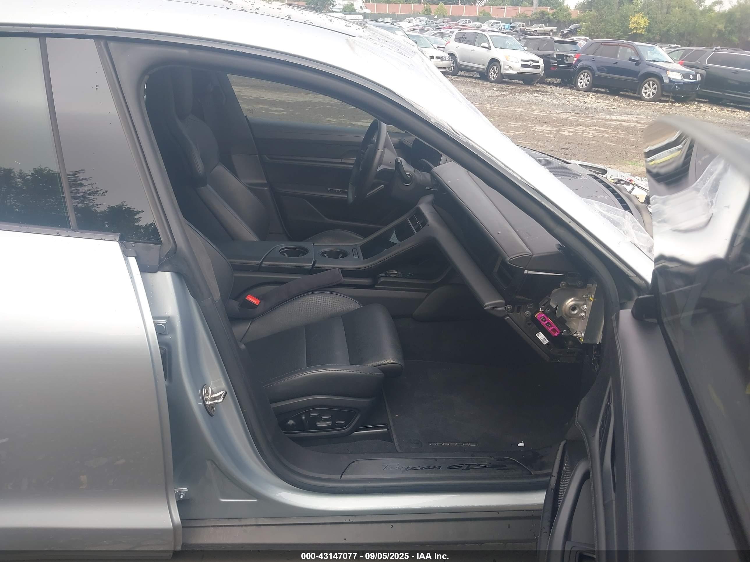 PORSCHE TAYCAN image 5