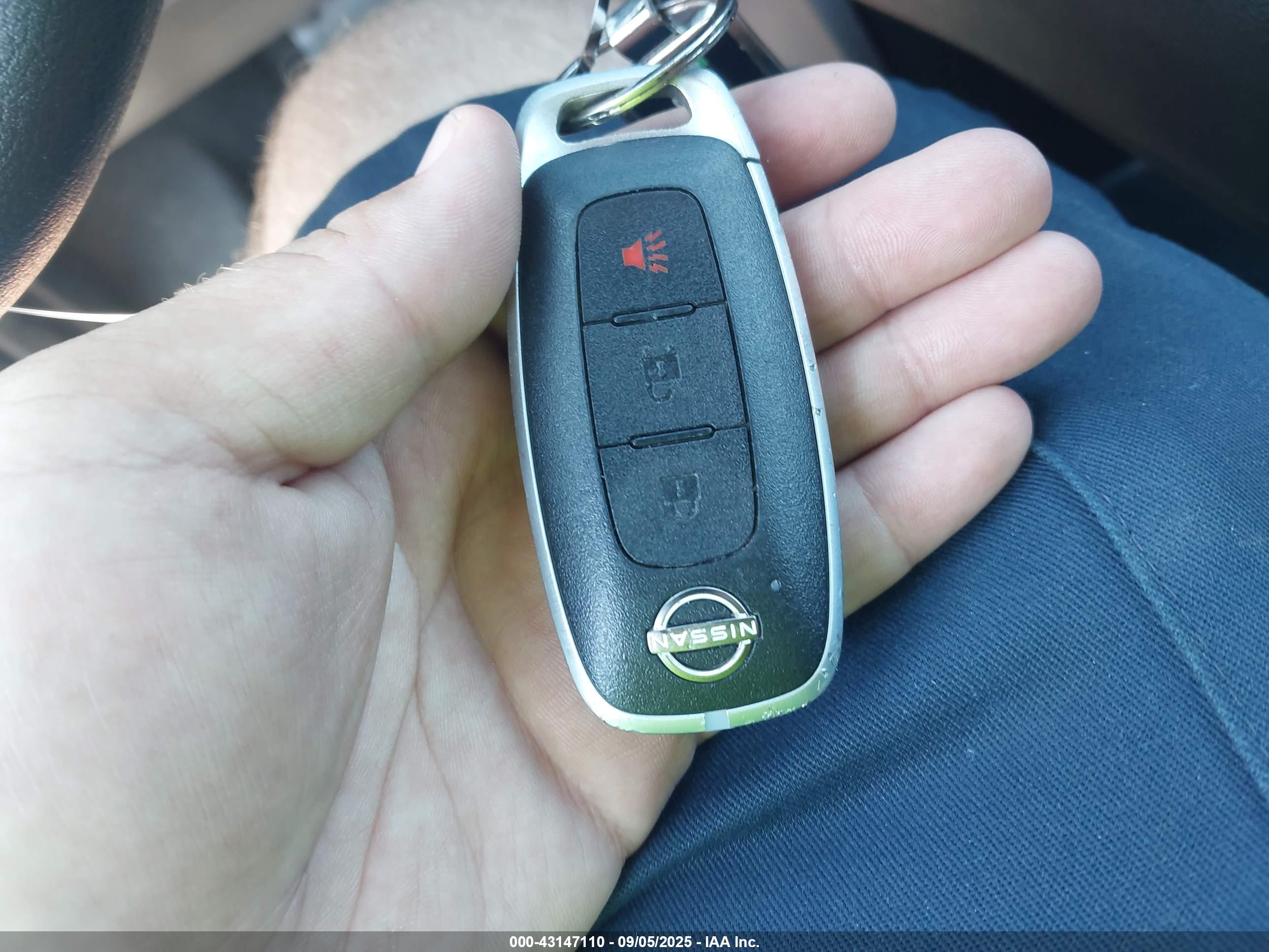 NISSAN ROGUE image 11