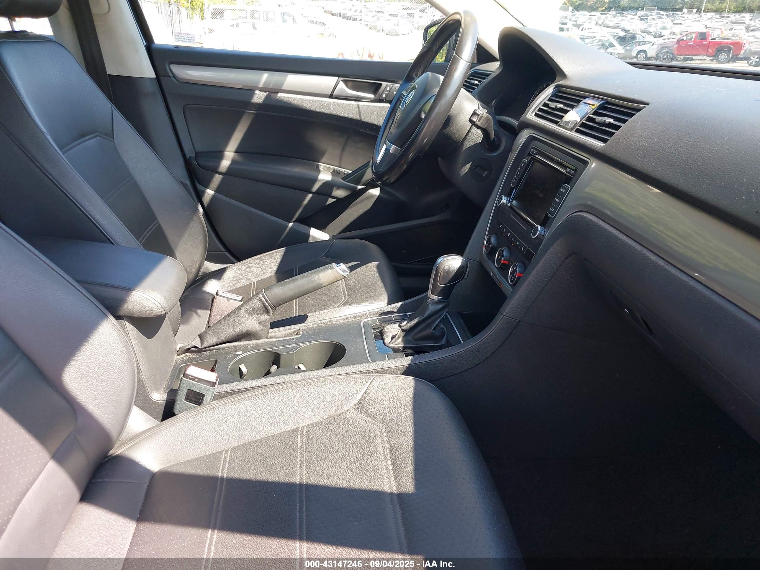 VOLKSWAGEN PASSAT image 5