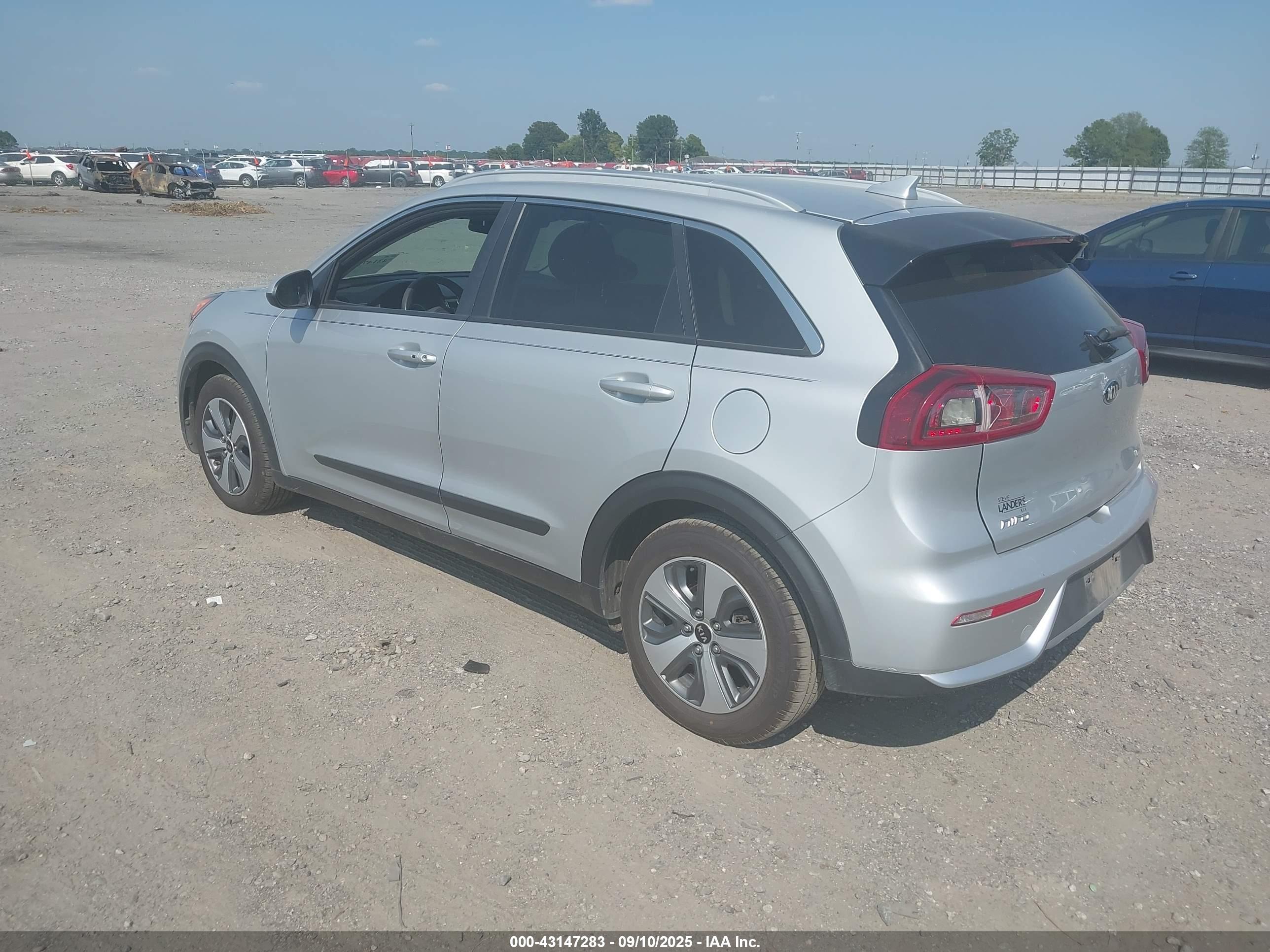 KIA NIRO image 3