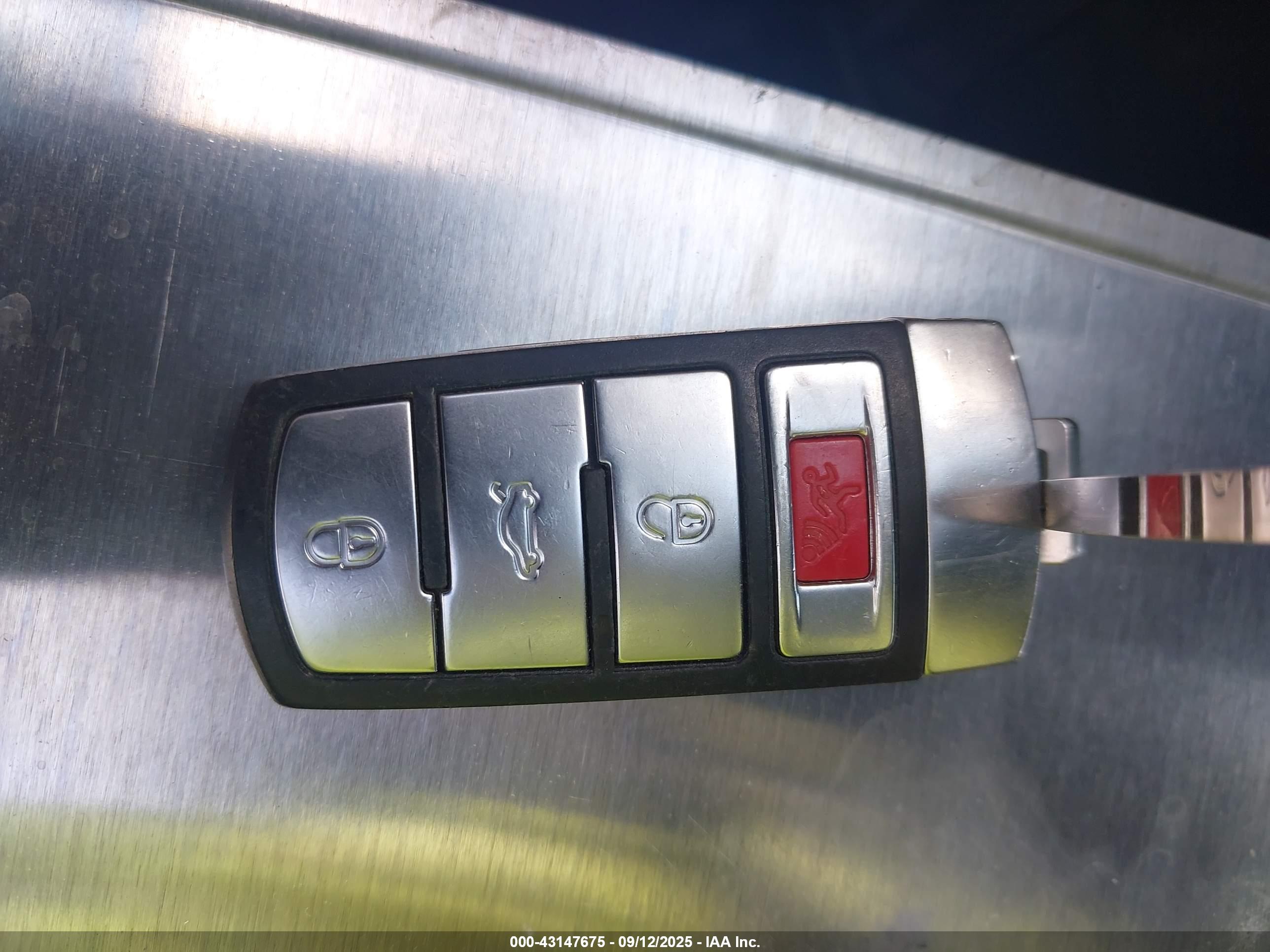 VOLKSWAGEN CC image 11