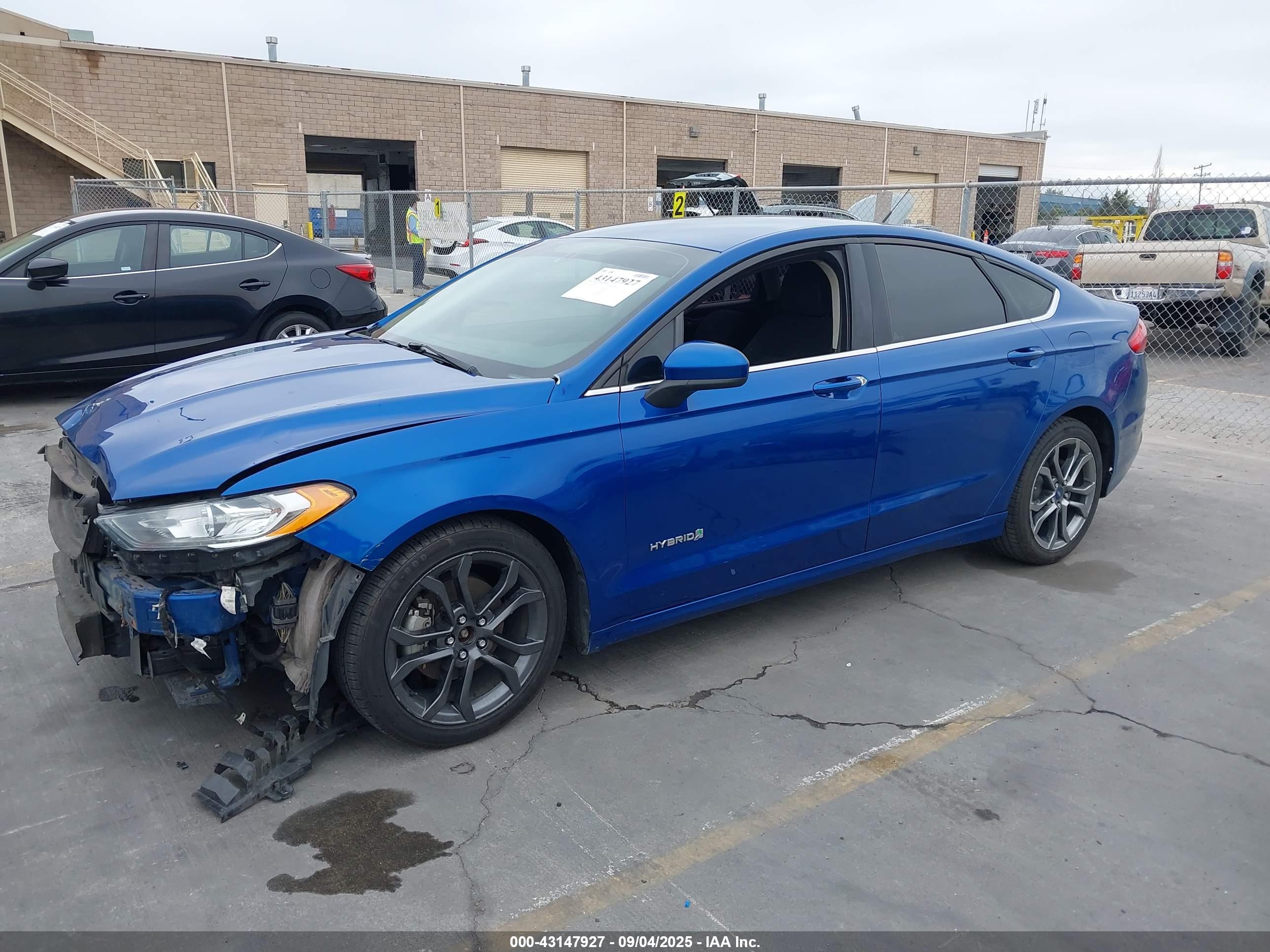 FORD FUSION image 2