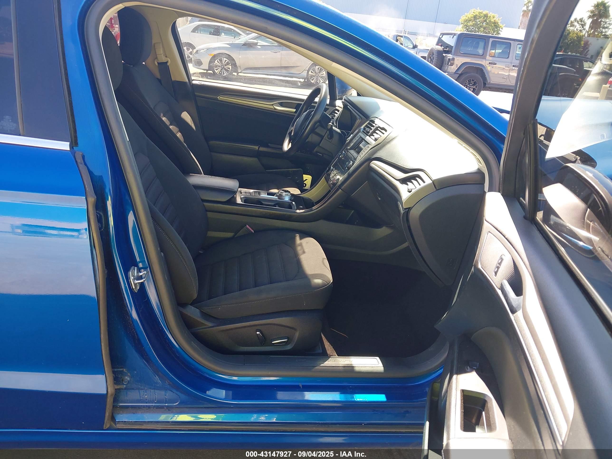 FORD FUSION image 5