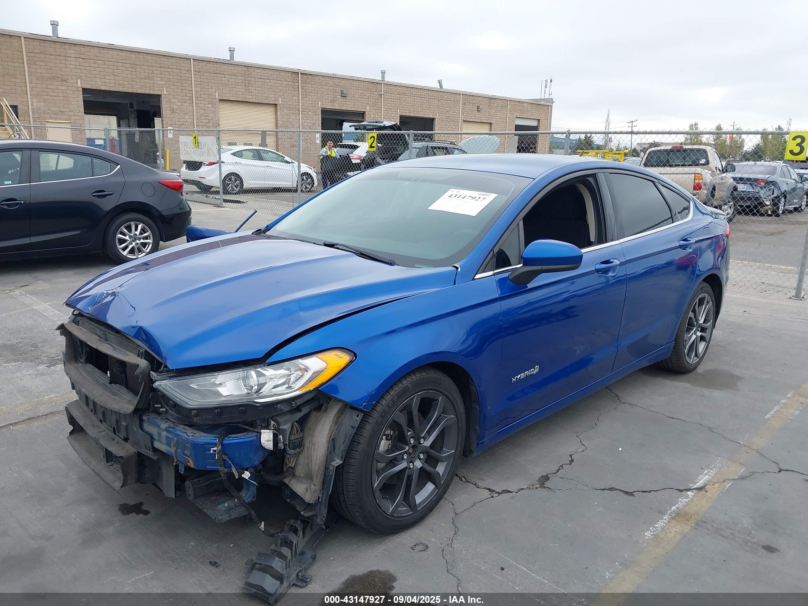 FORD FUSION image 6