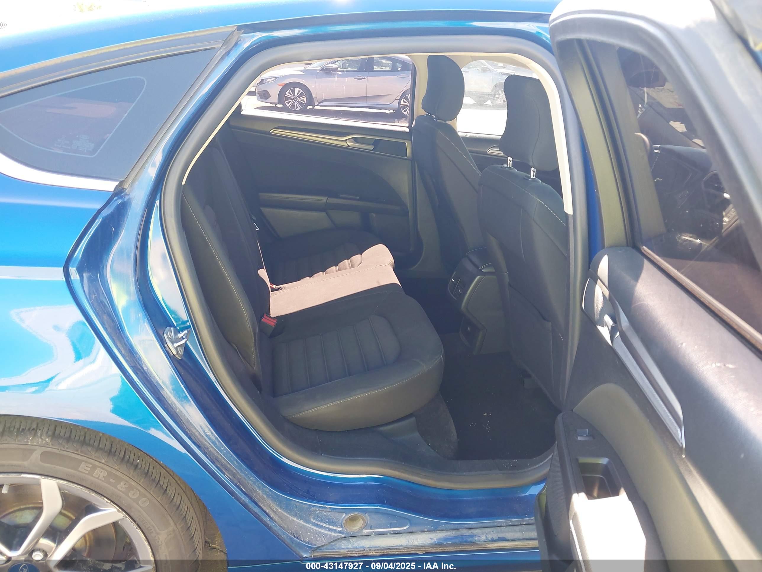 FORD FUSION image 8