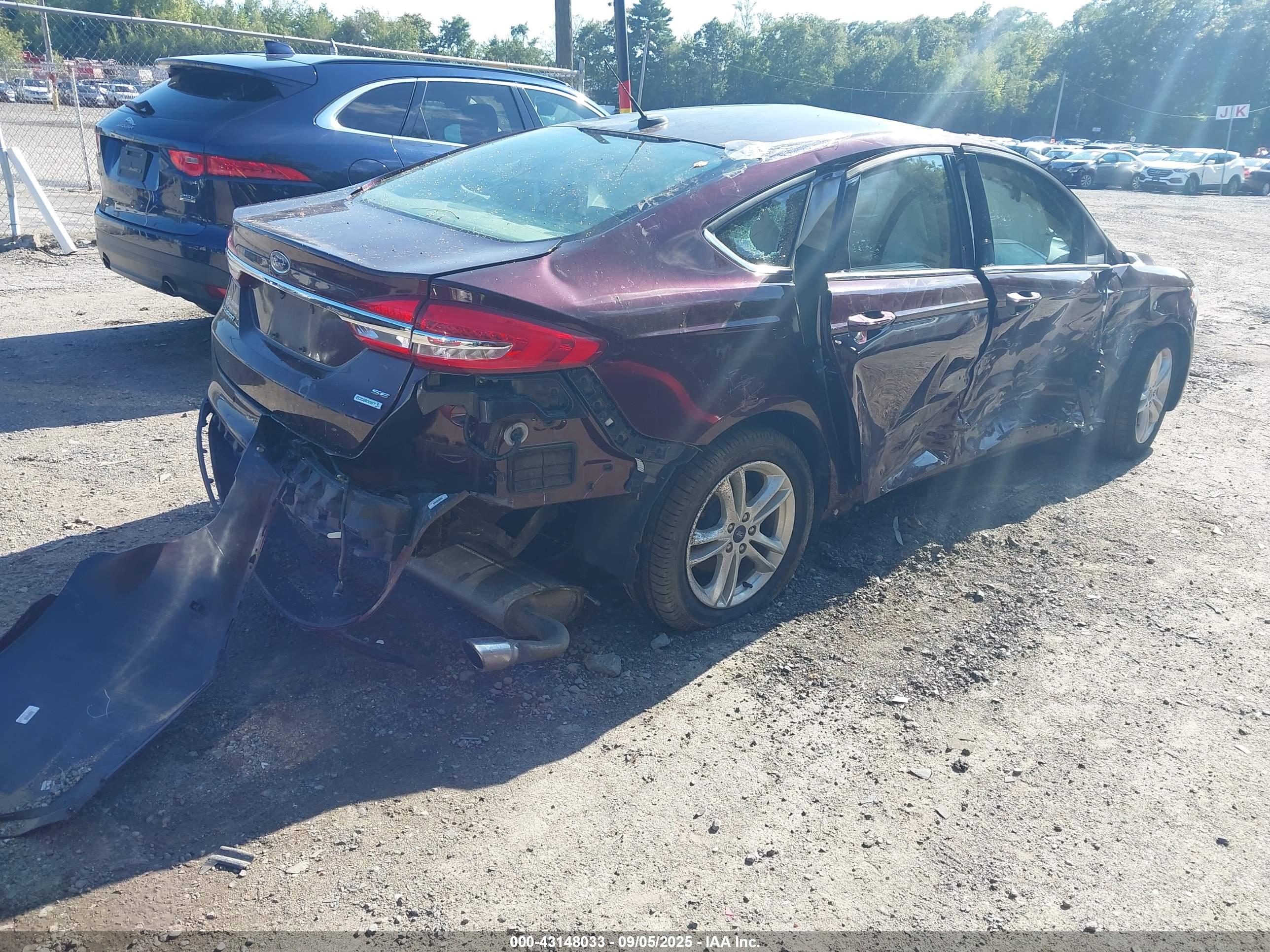 FORD FUSION image 4