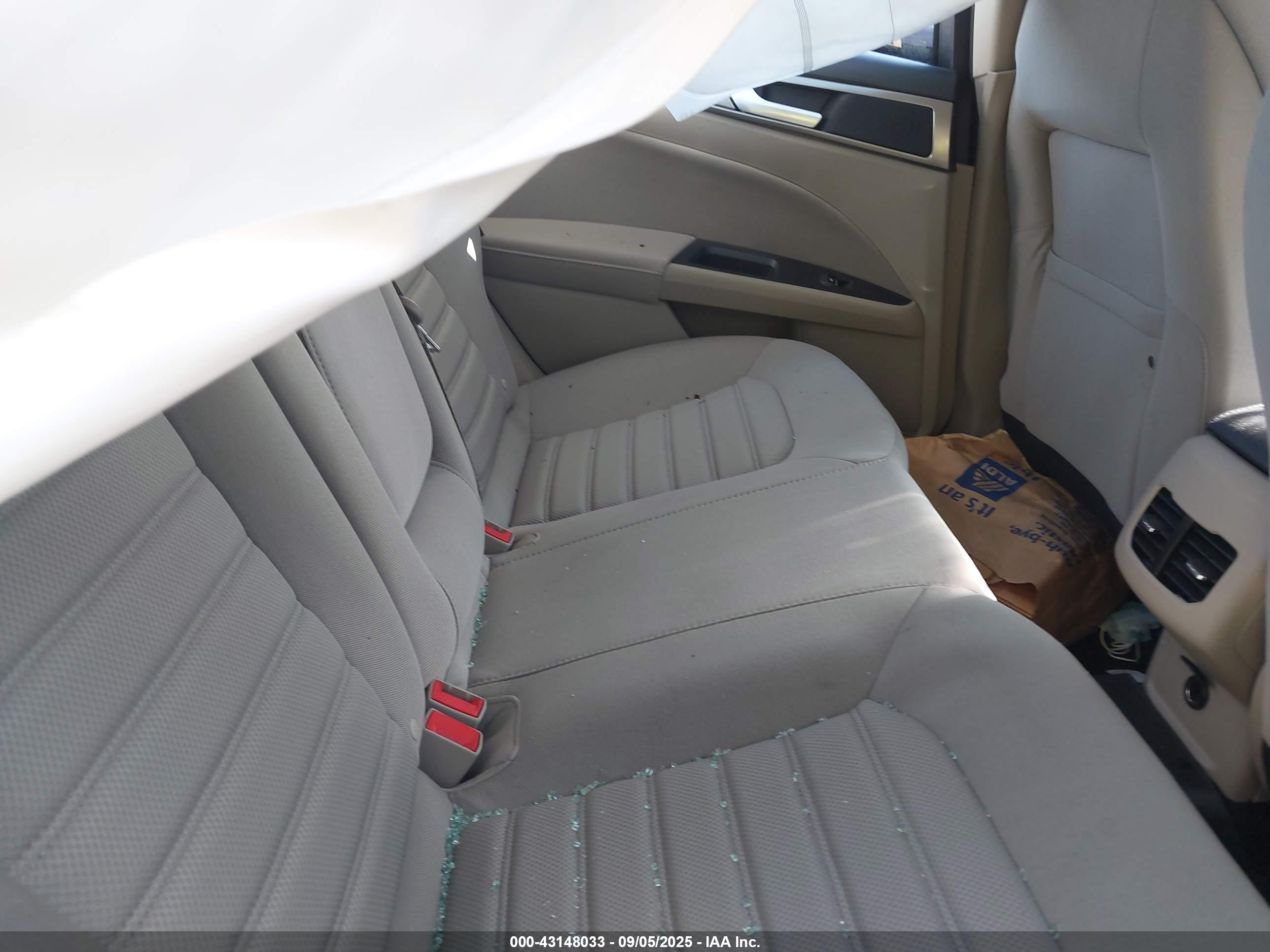 FORD FUSION image 8