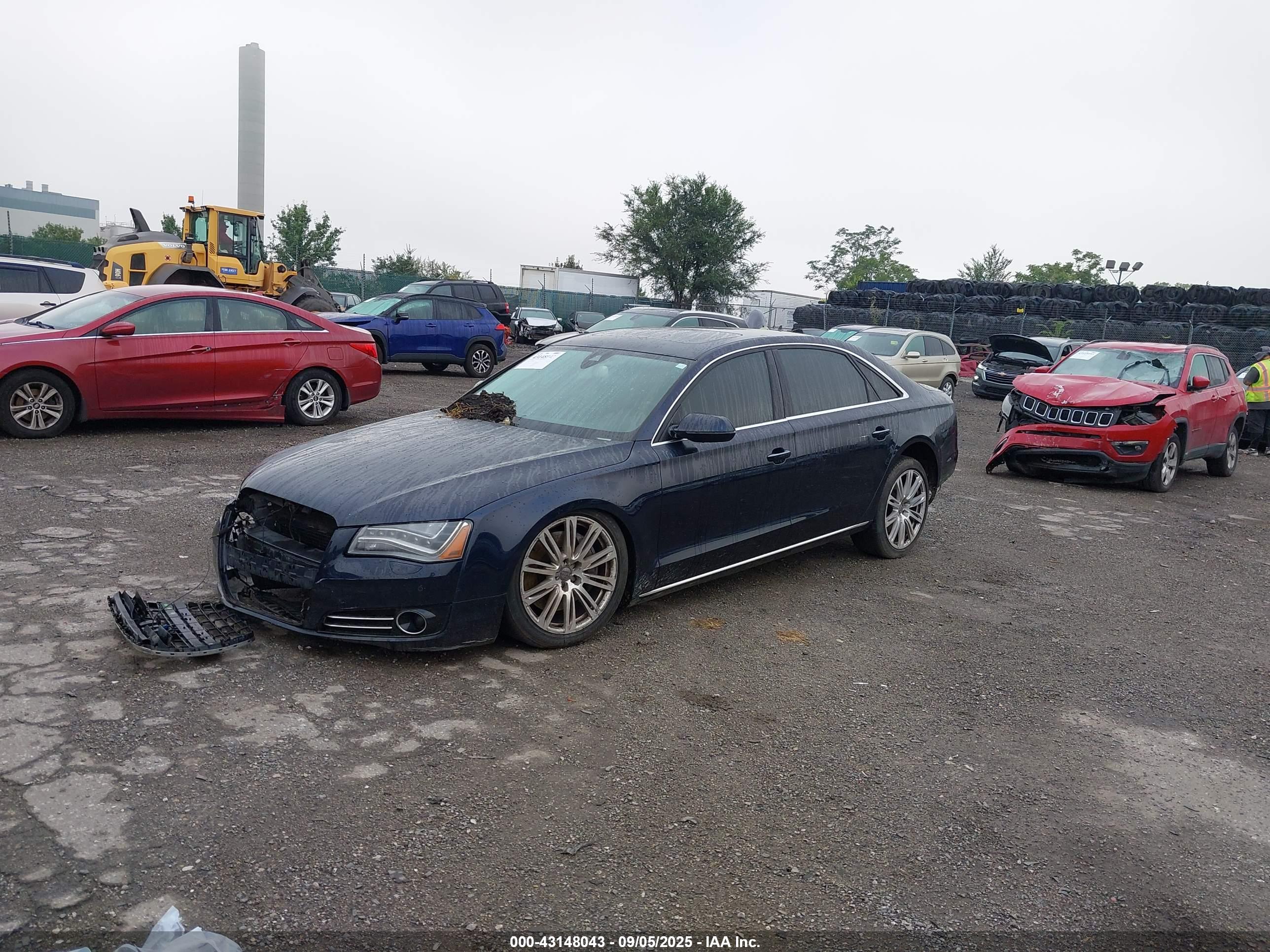 AUDI A8 image 2