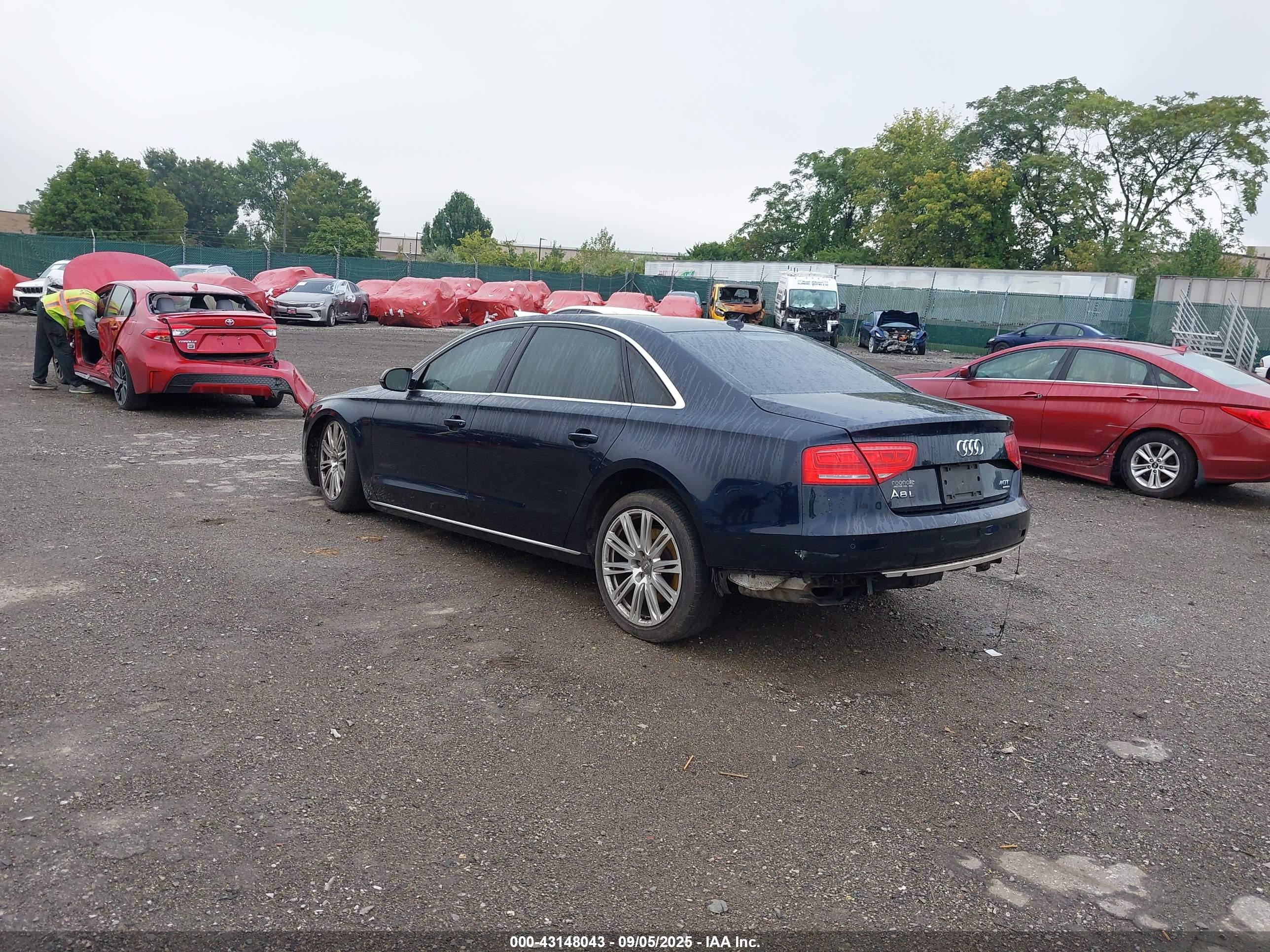 AUDI A8 image 3