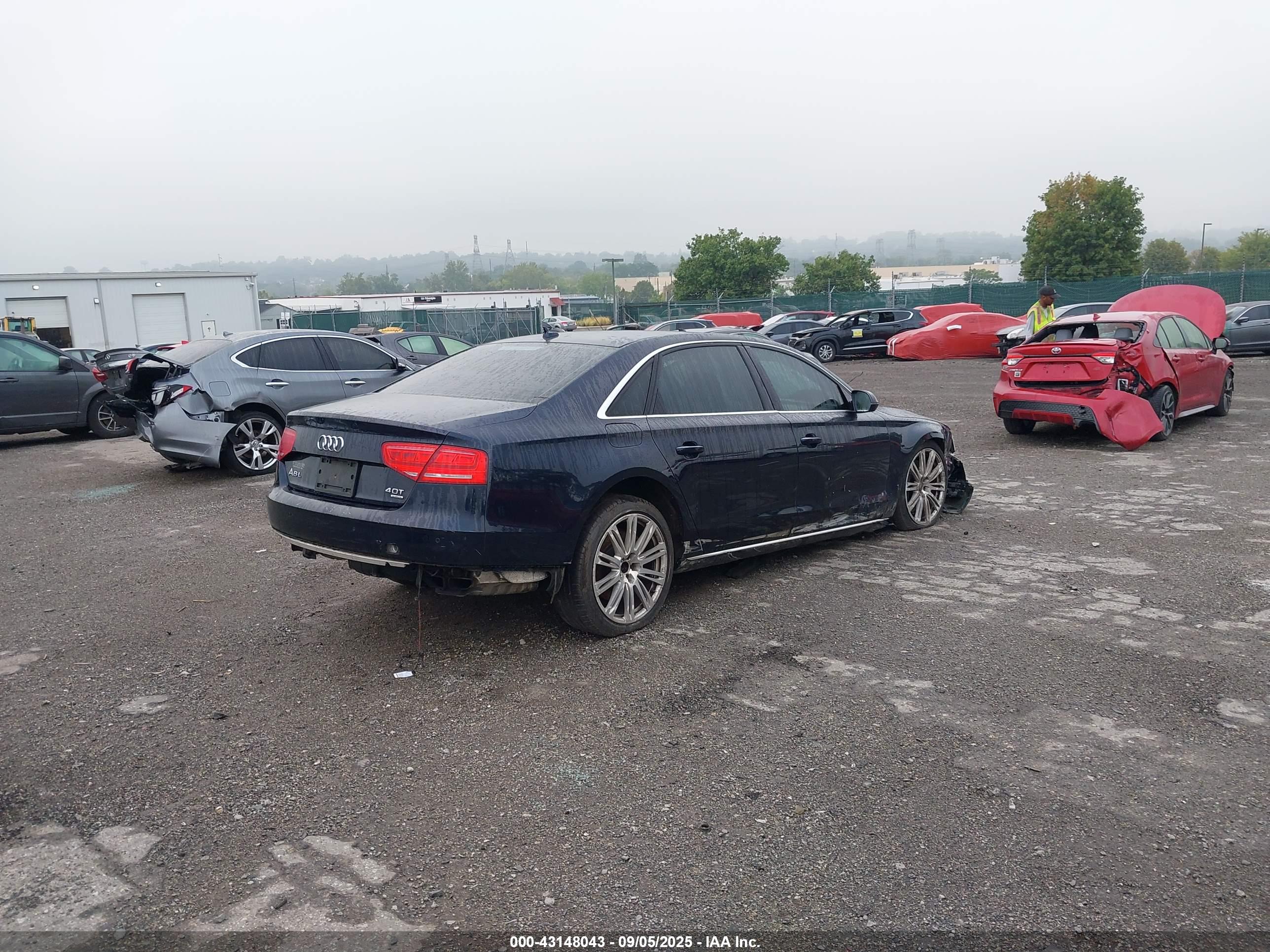 AUDI A8 image 4