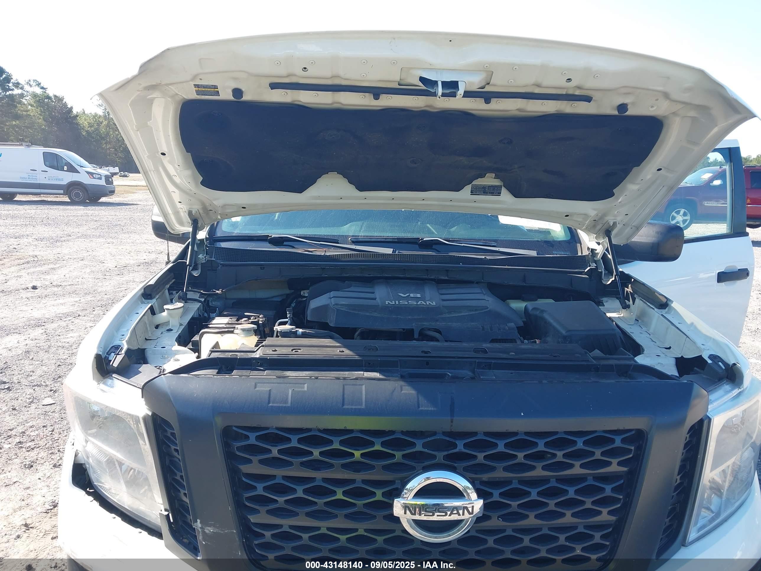 NISSAN TITAN image 10