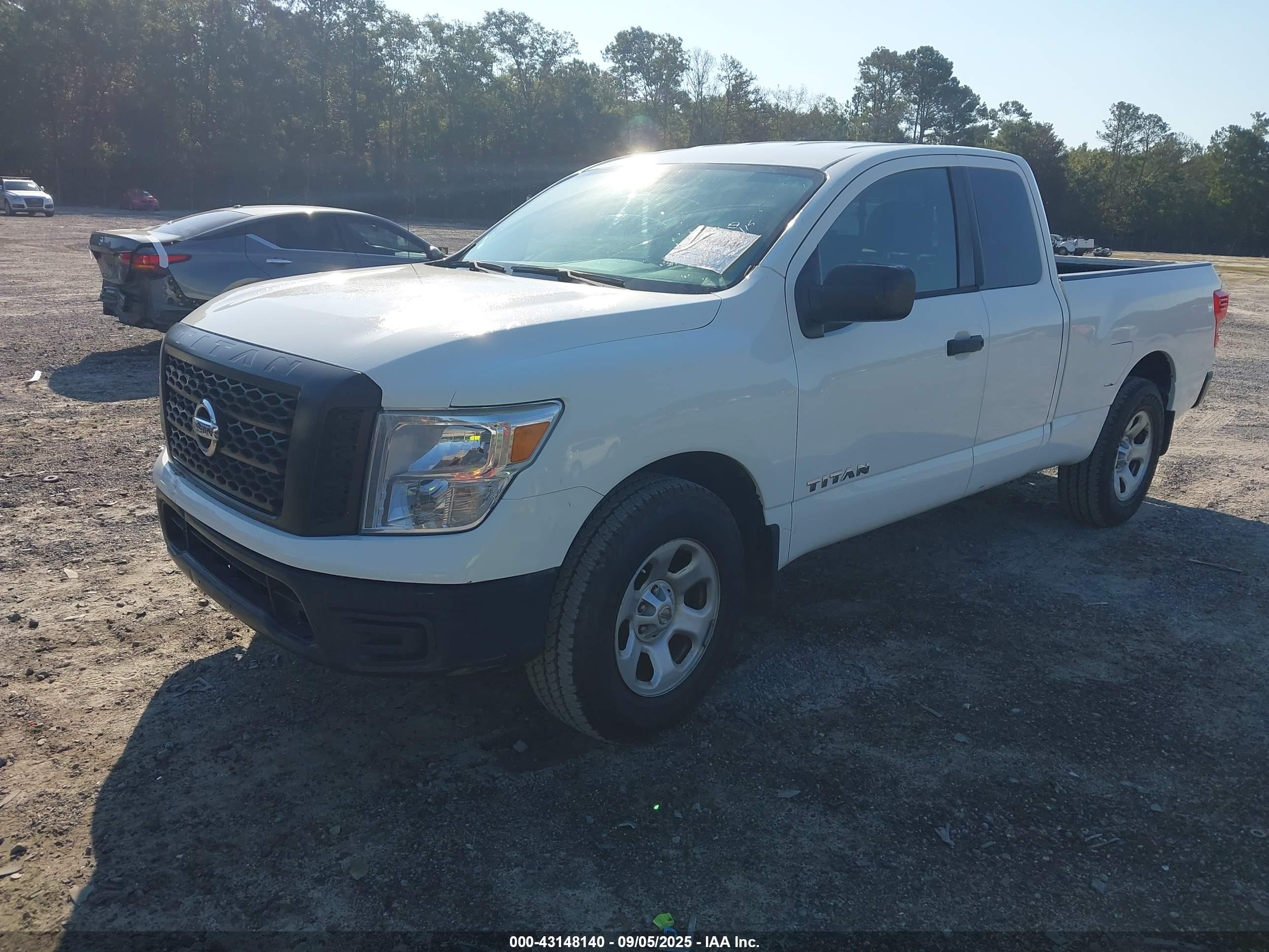 NISSAN TITAN image 2