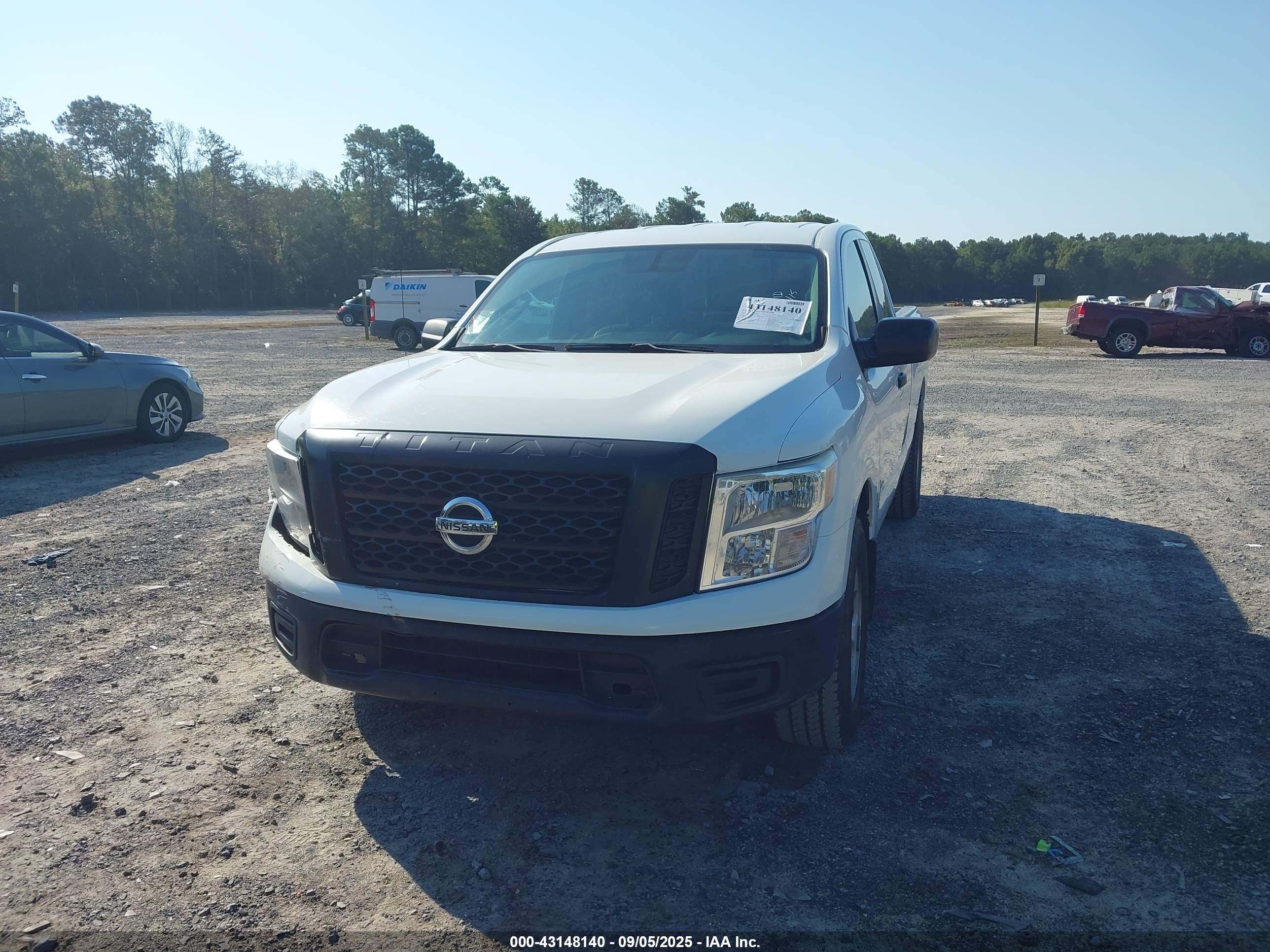 NISSAN TITAN image 6