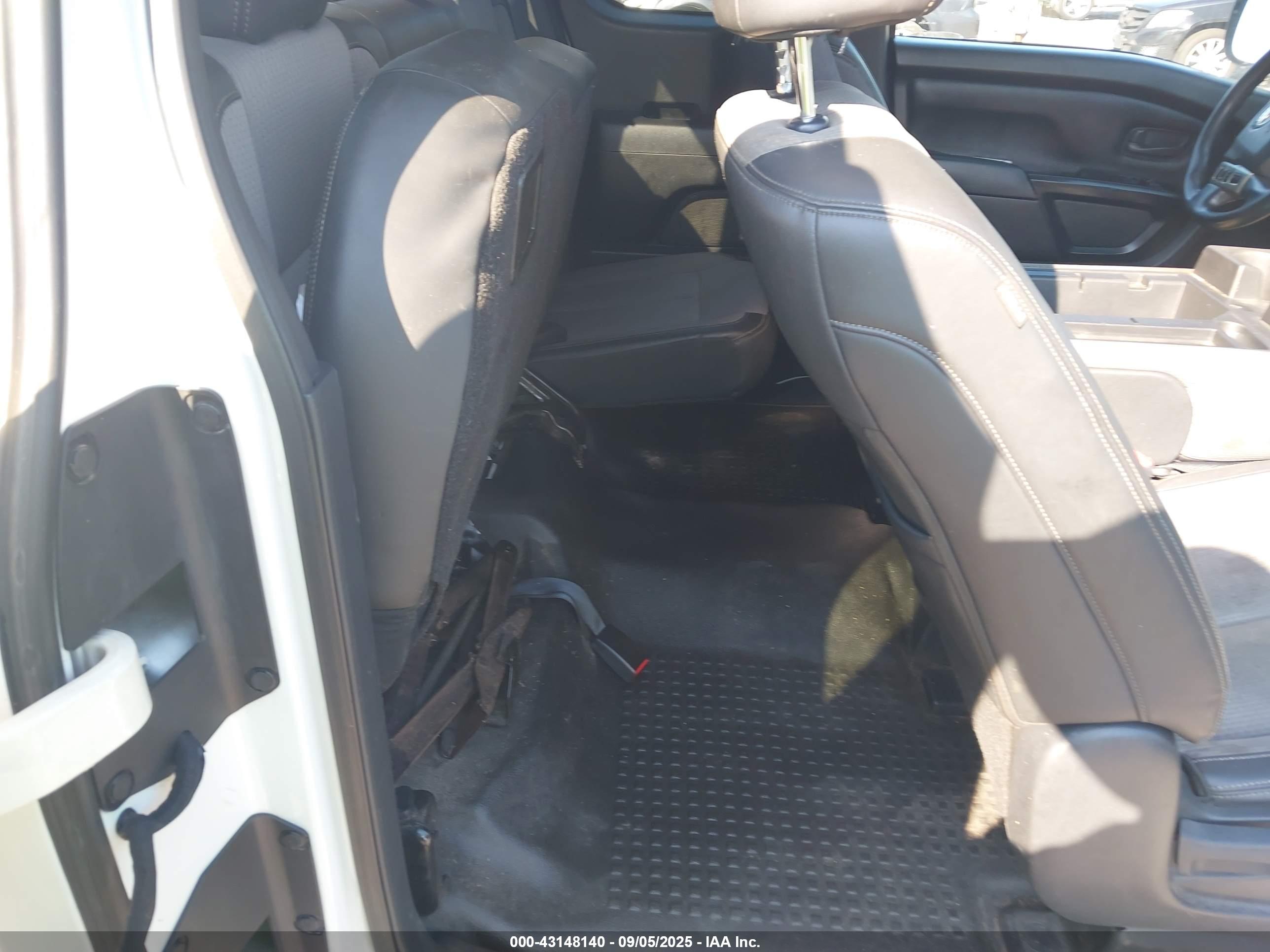 NISSAN TITAN image 8